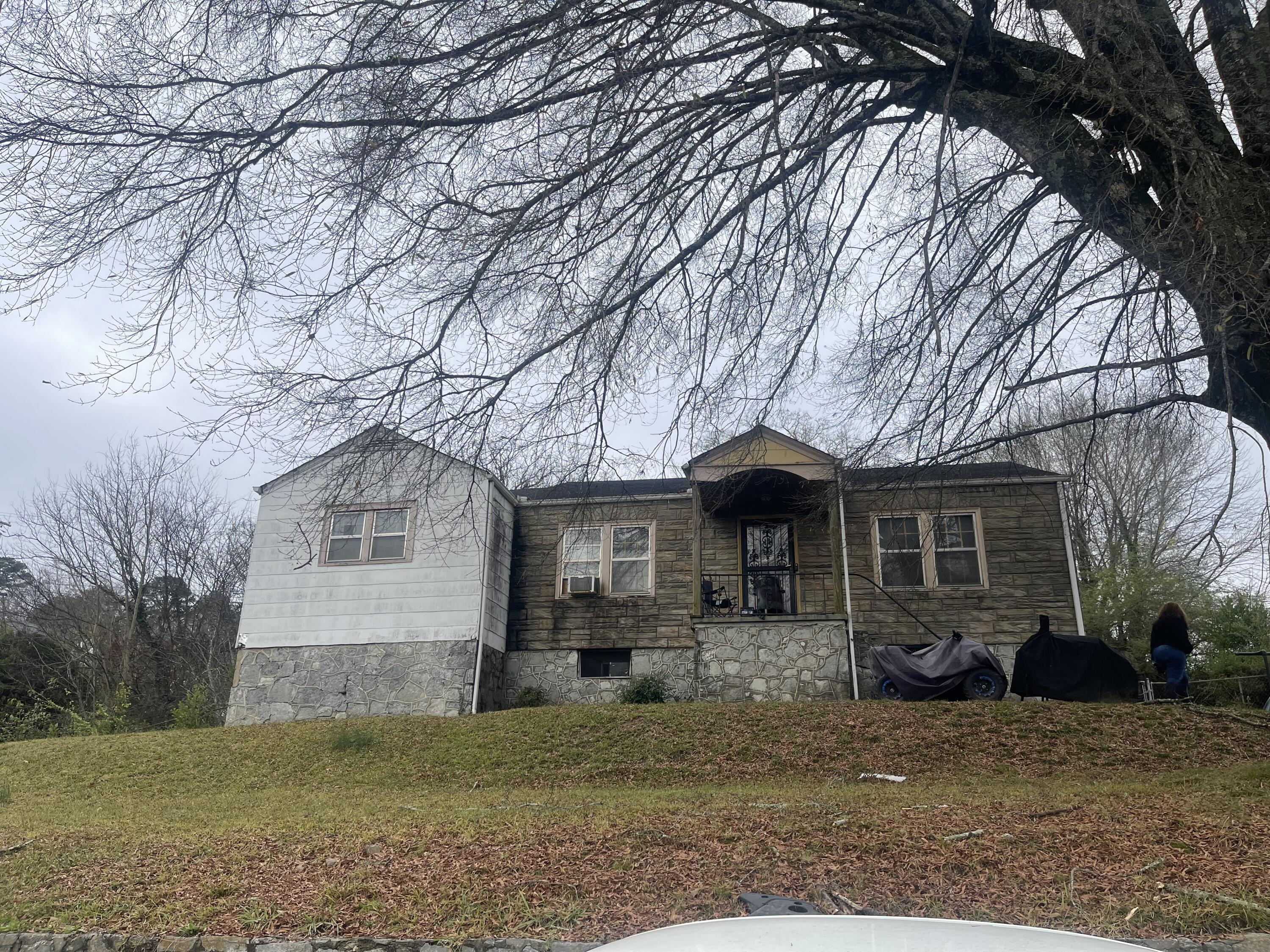 1121 Orangewood Avenue