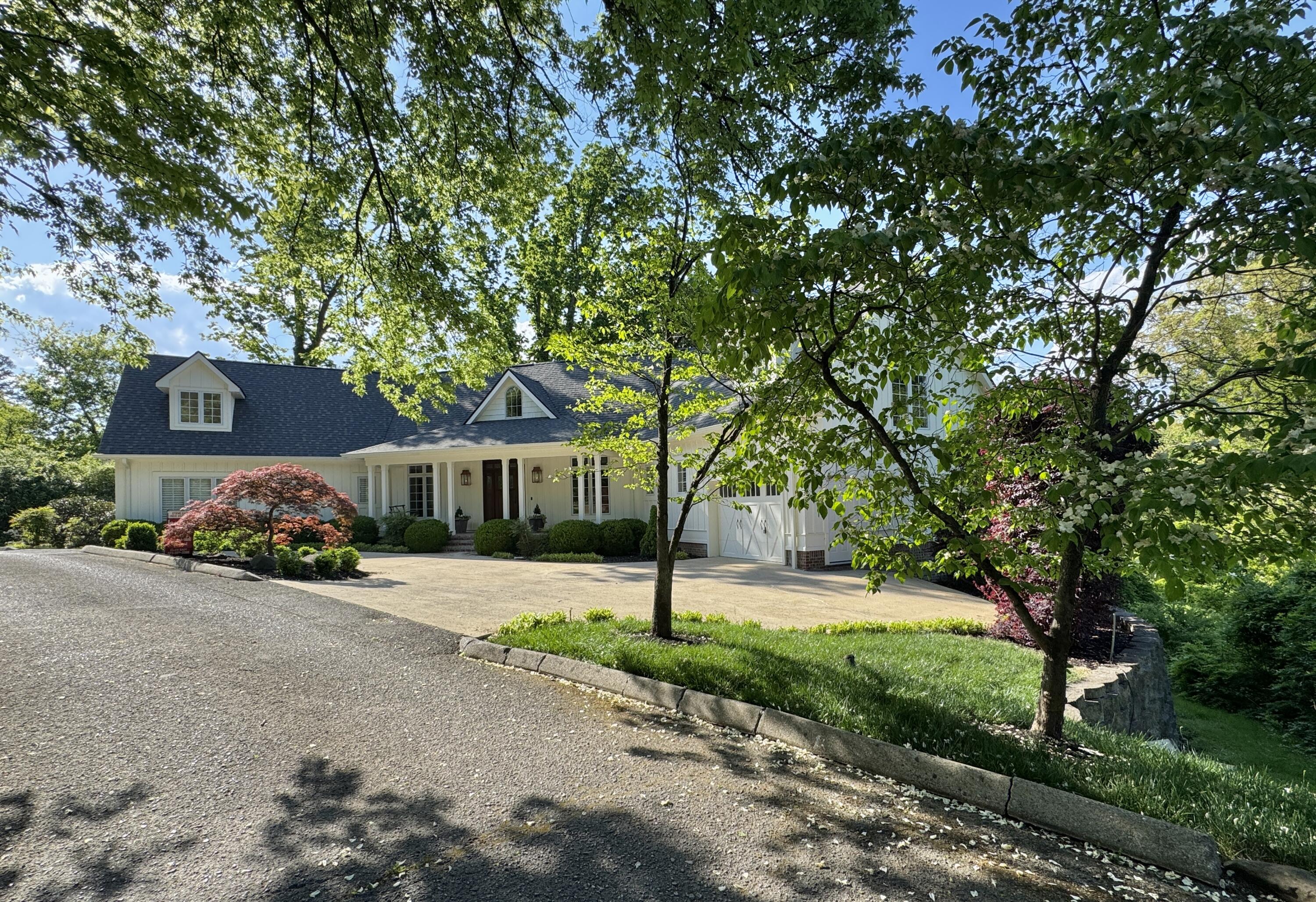 1117 Winding Oaks Way