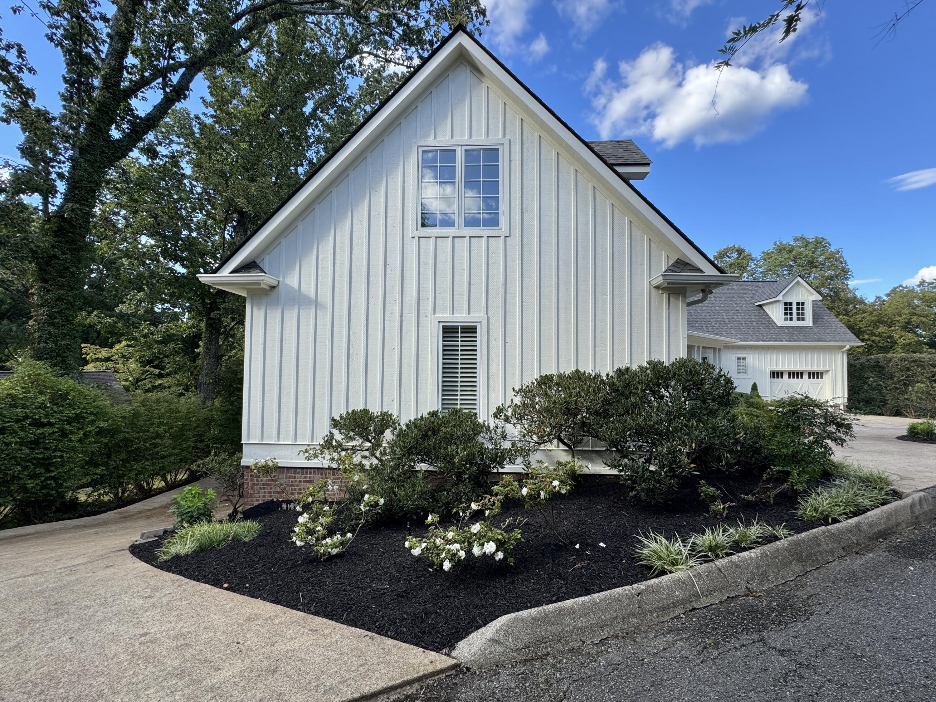 1117 Winding Oaks Way