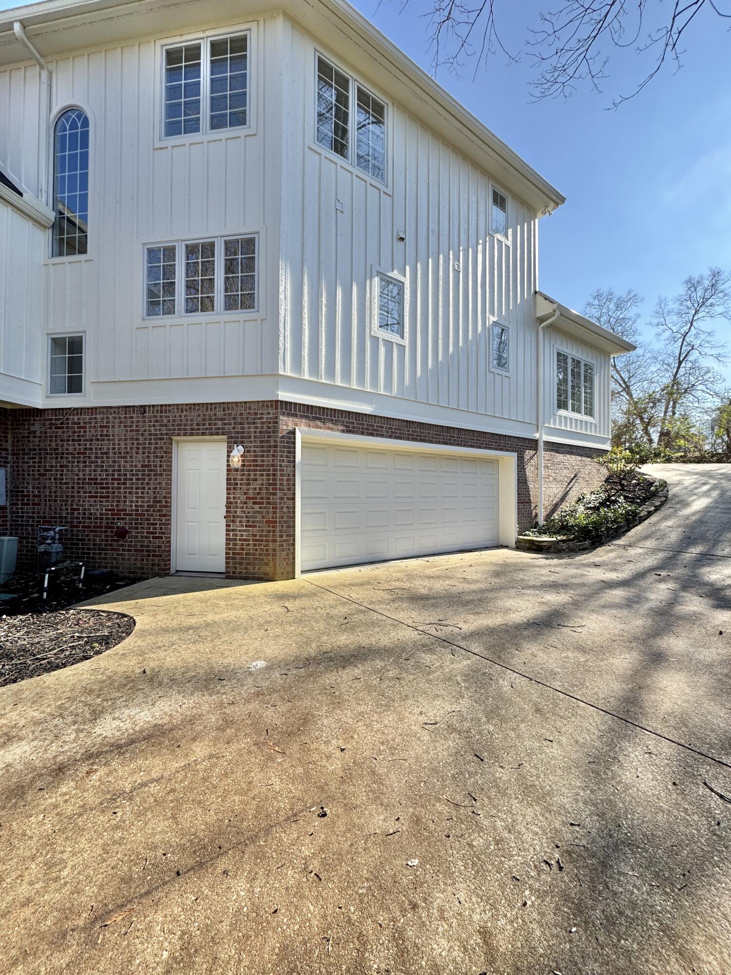 1117 Winding Oaks Way