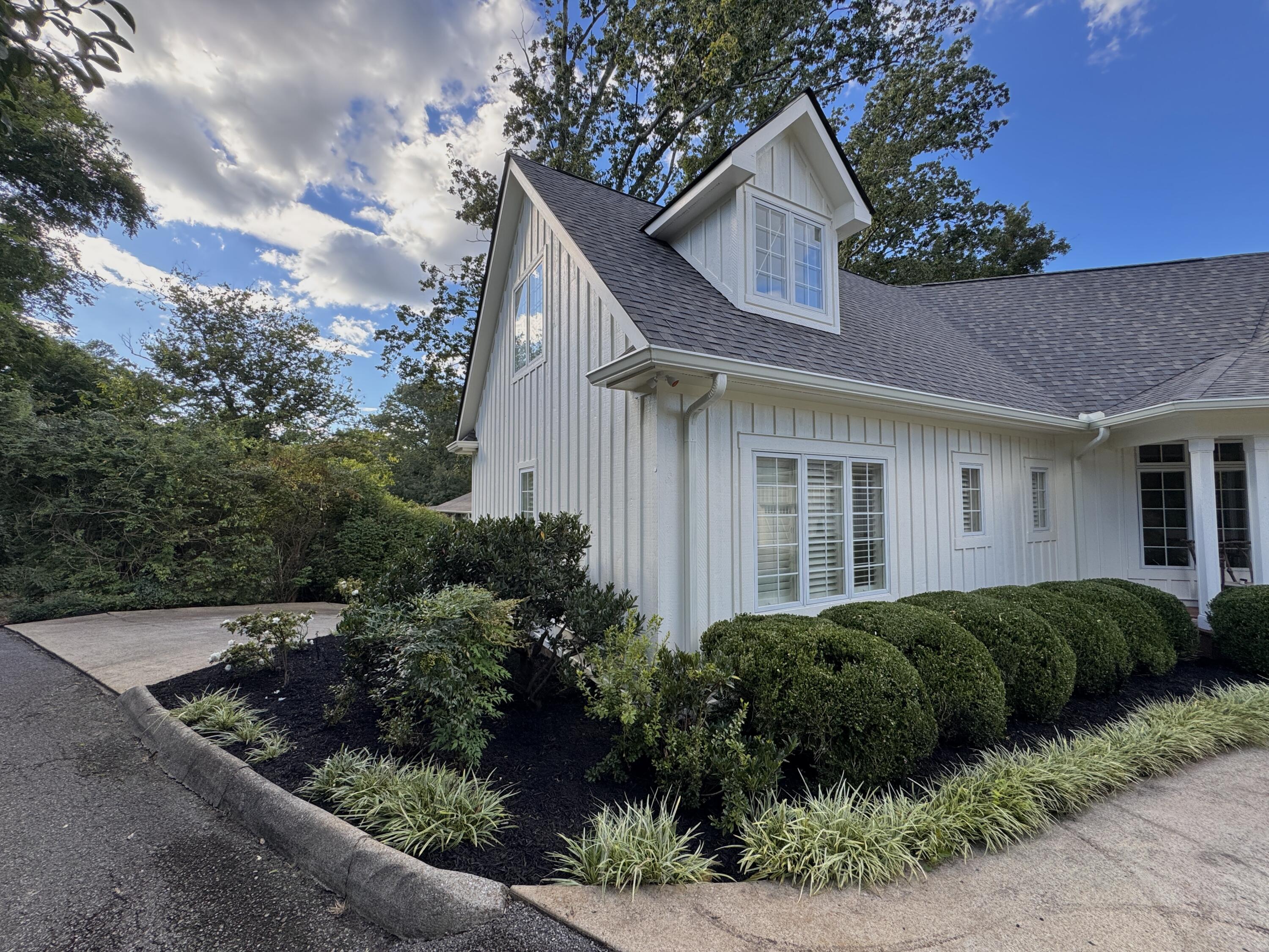 1117 Winding Oaks Way