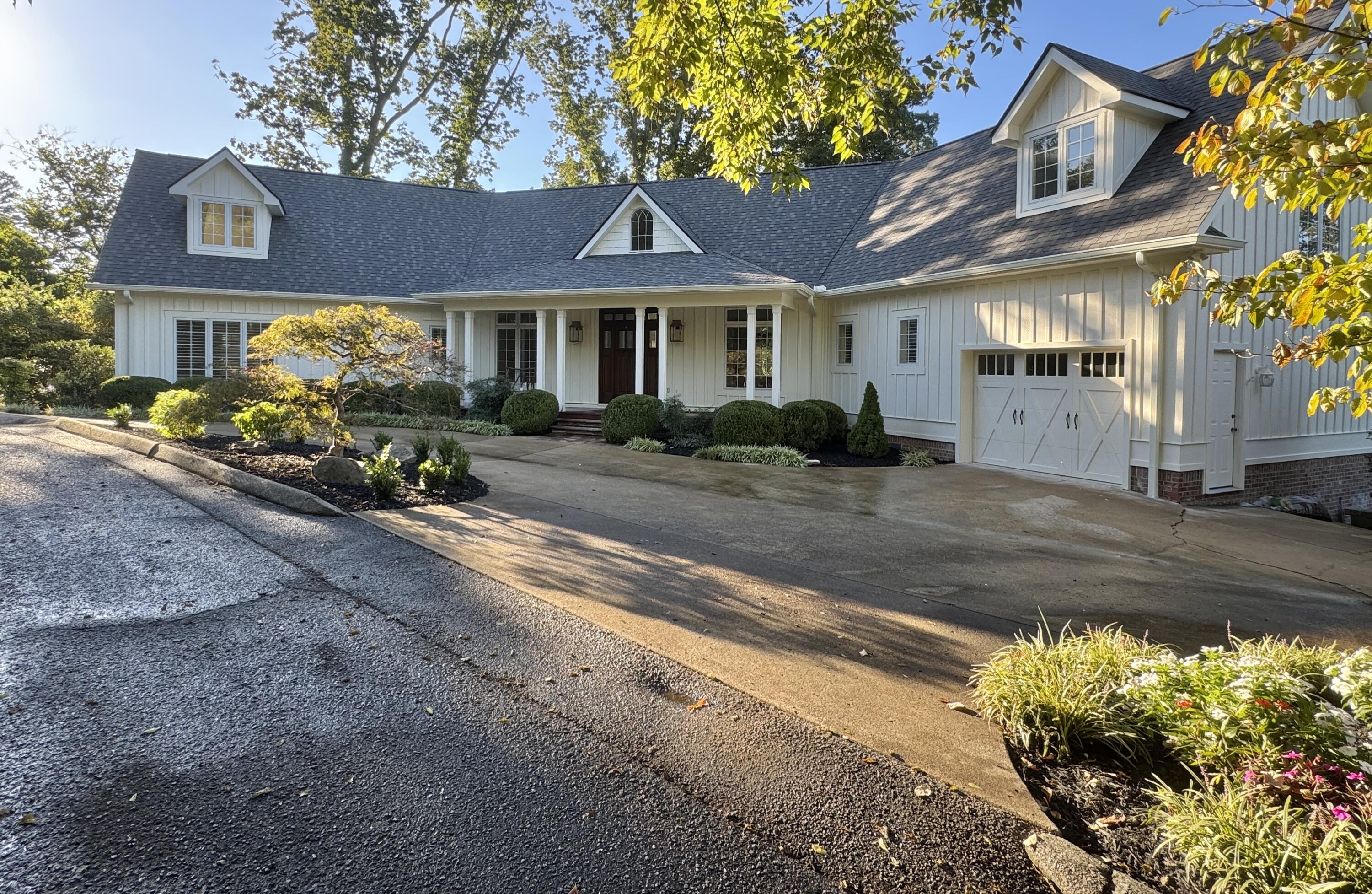1117 Winding Oaks Way