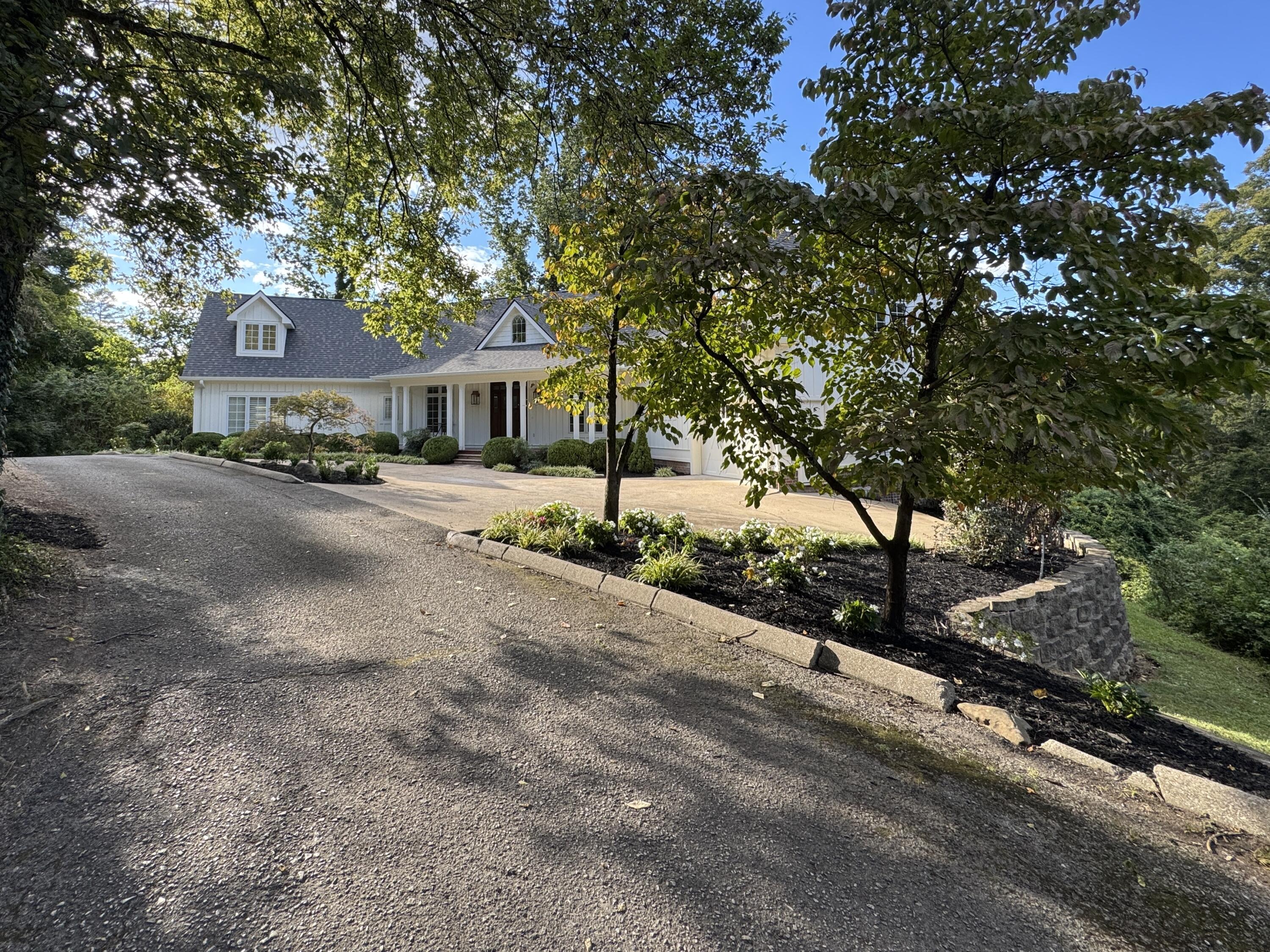 1117 Winding Oaks Way