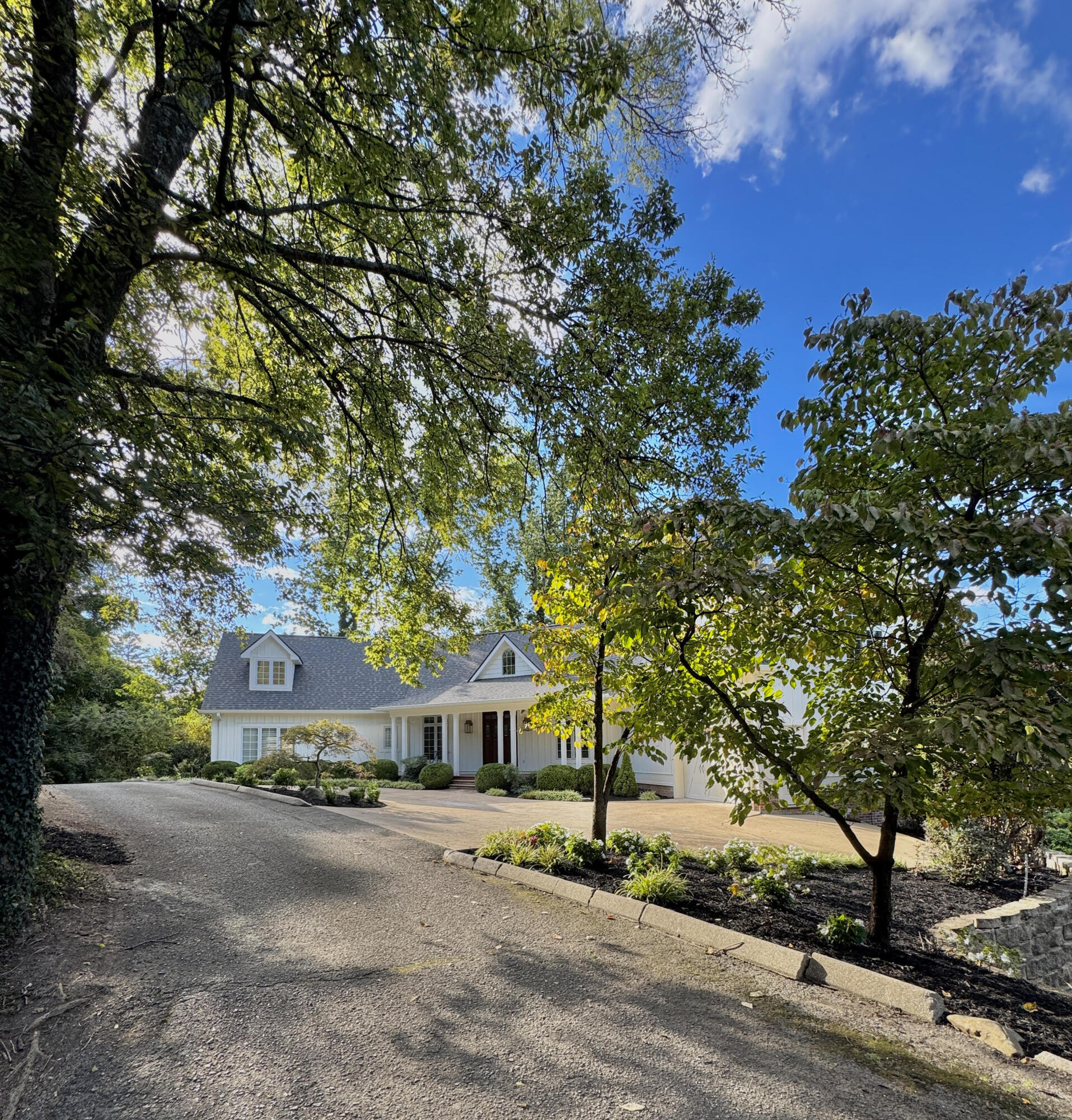 1117 Winding Oaks Way