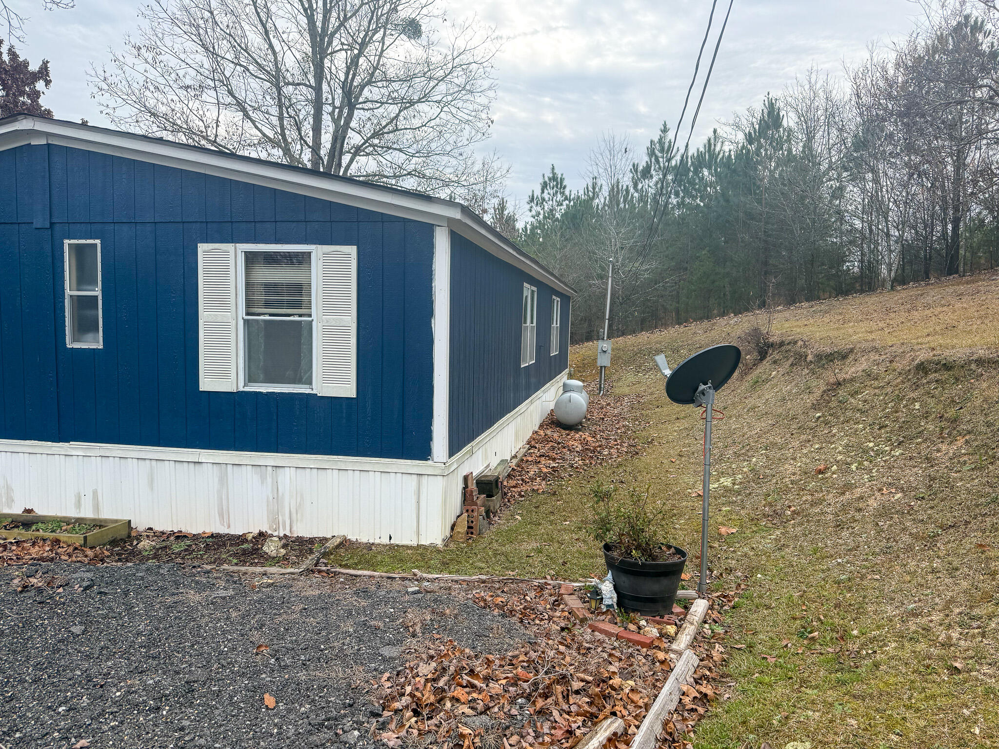 2906 Davis Road