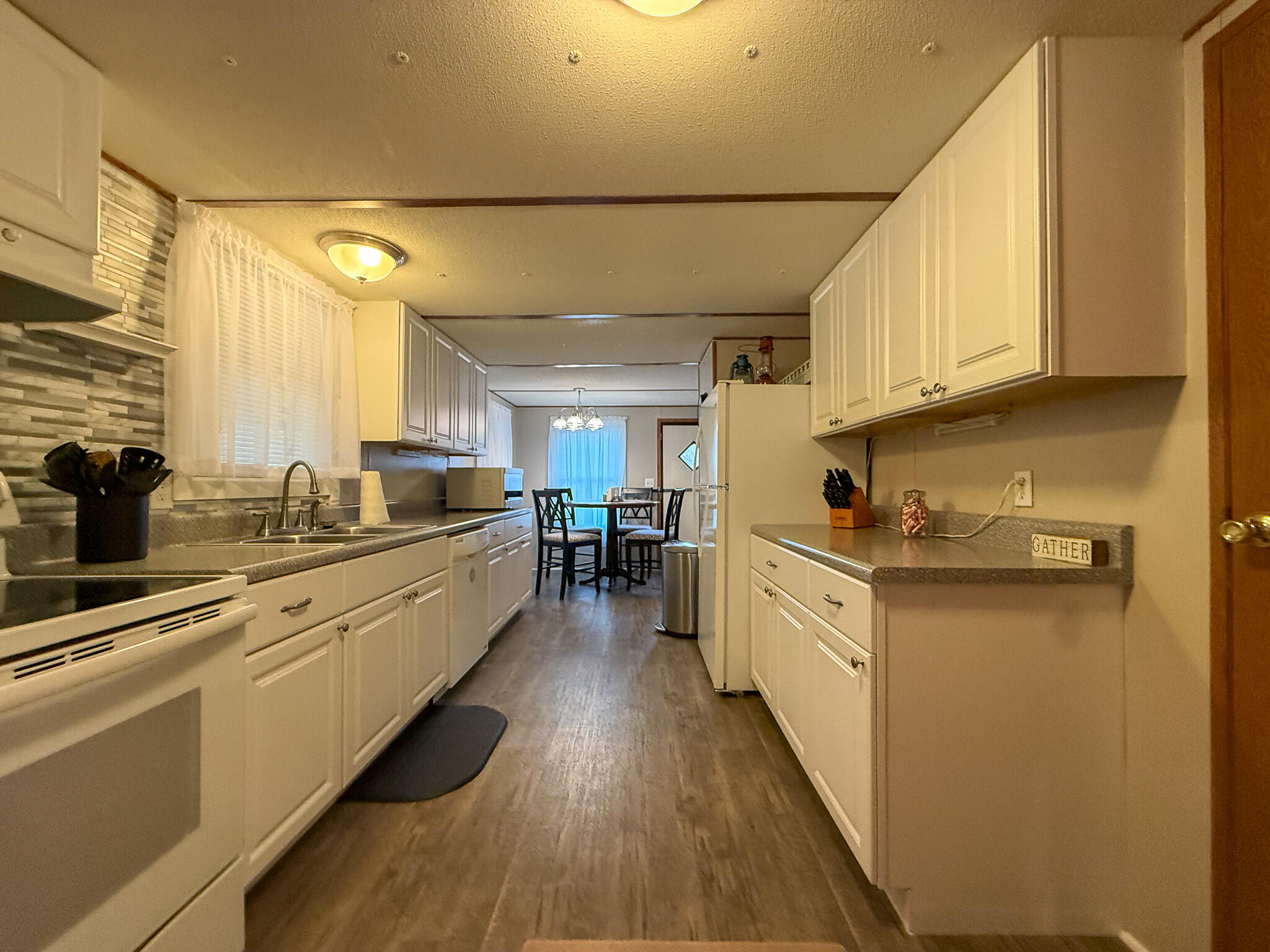 2906 Davis Road