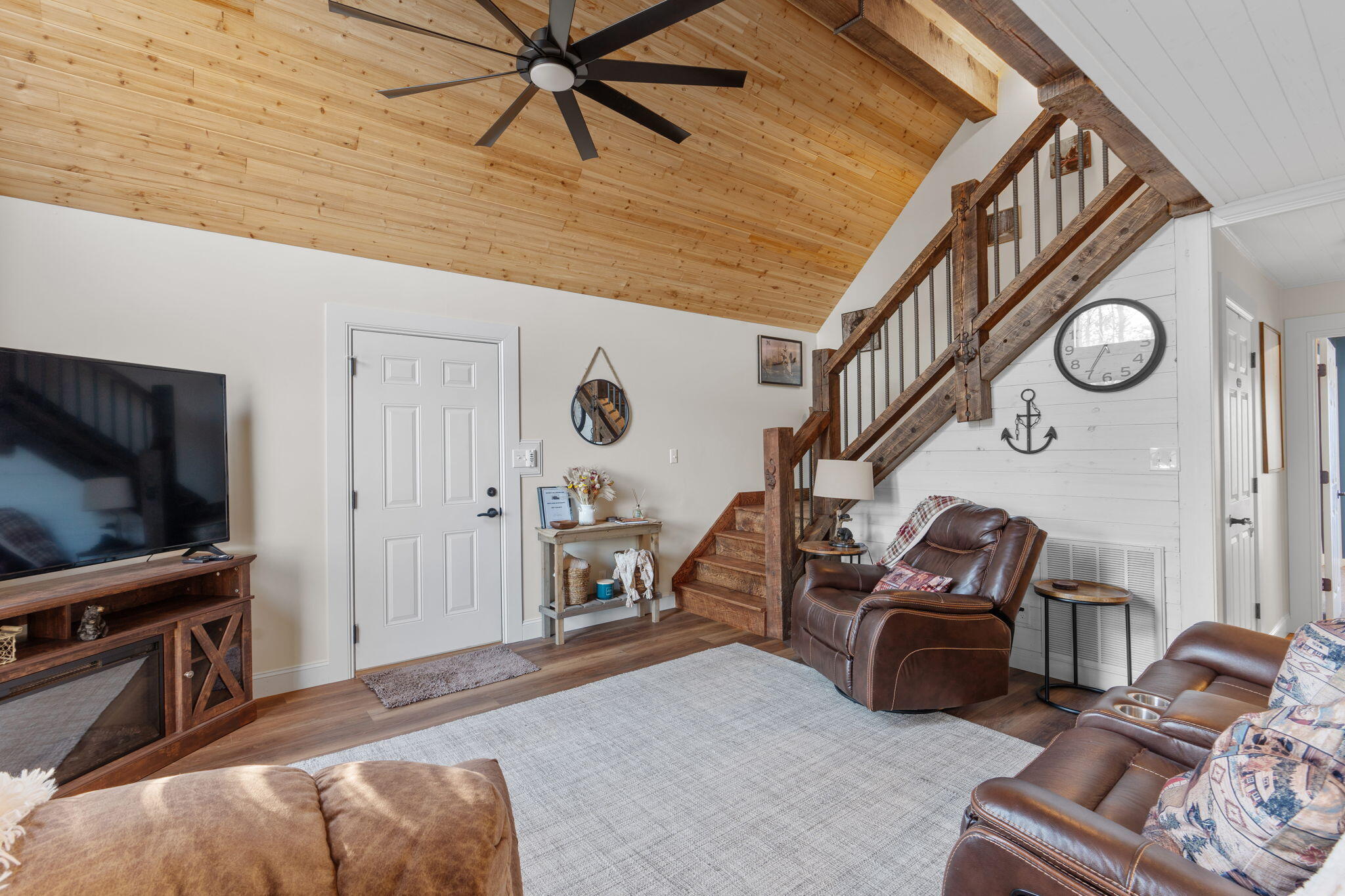 757 Lakehaven Circle