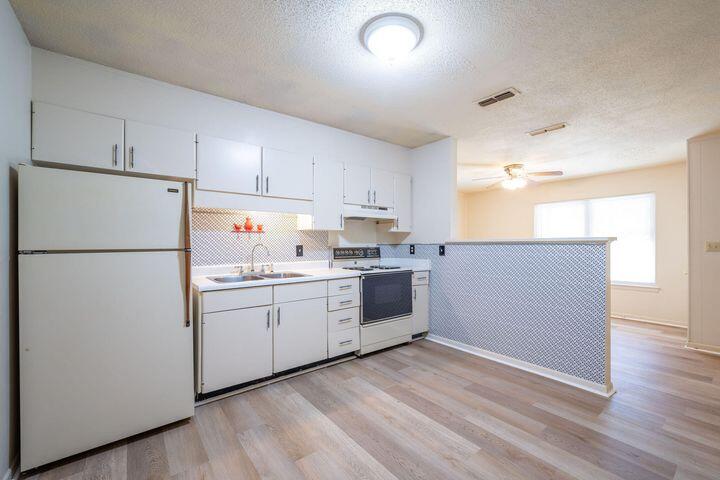 5041/5043 Shoals Lane