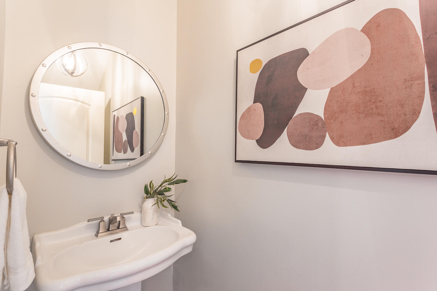 270 NE Trunk Street NE, 270