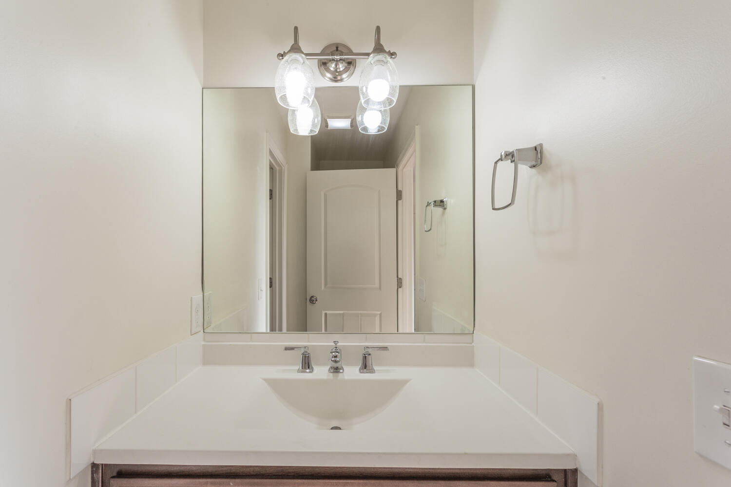 270 NE Trunk Street NE, 270