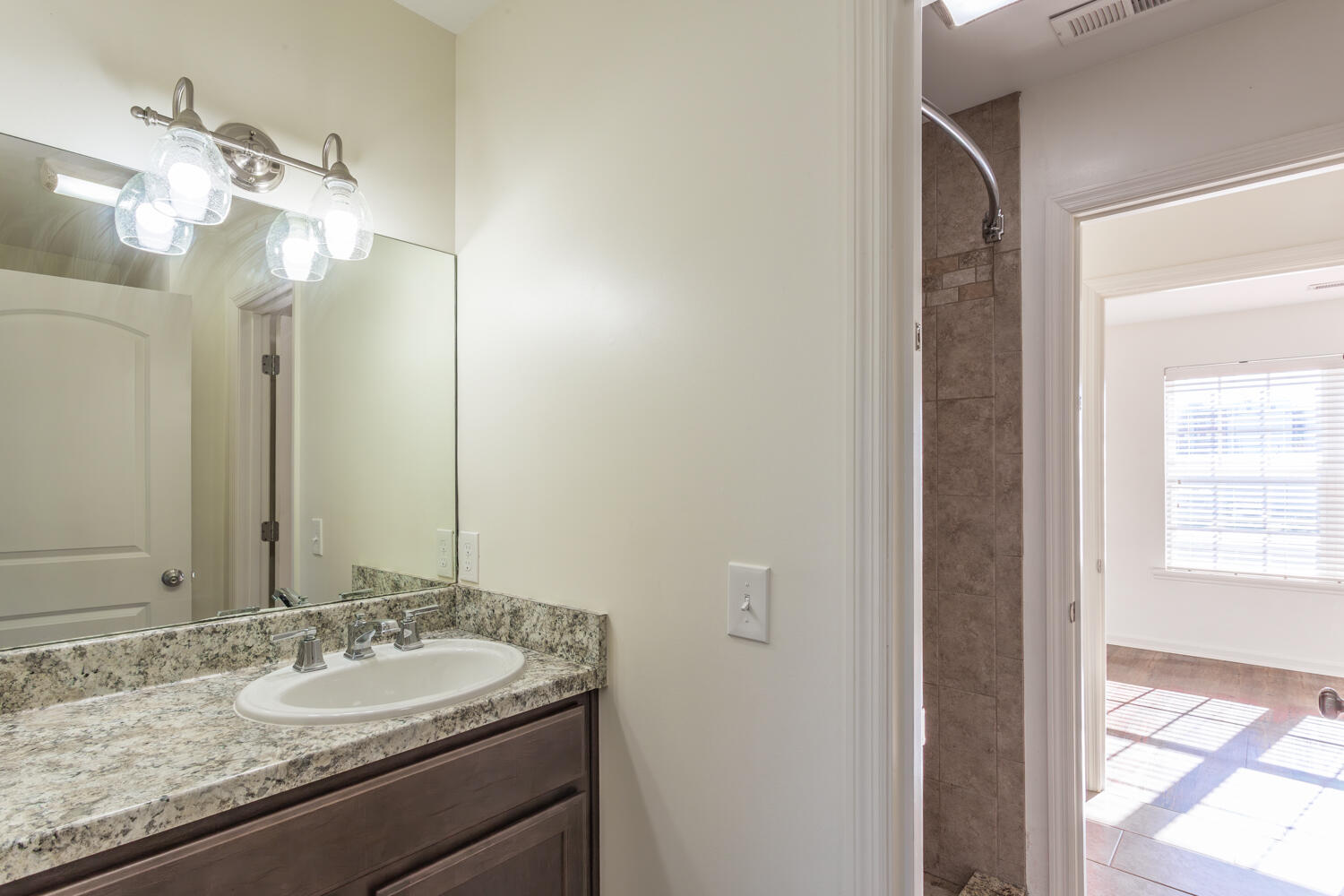 270 NE Trunk Street NE, 270