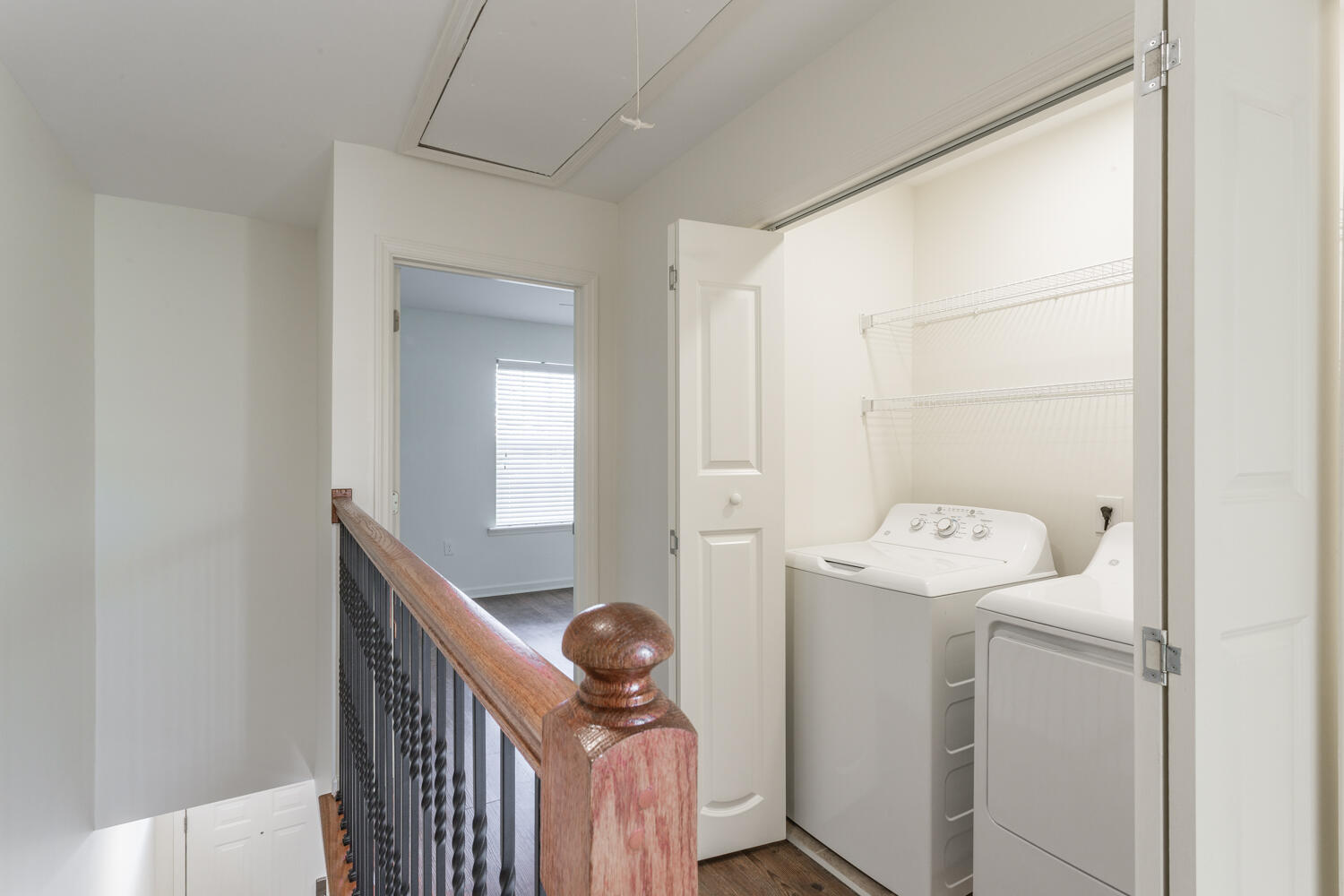 270 NE Trunk Street NE, 274