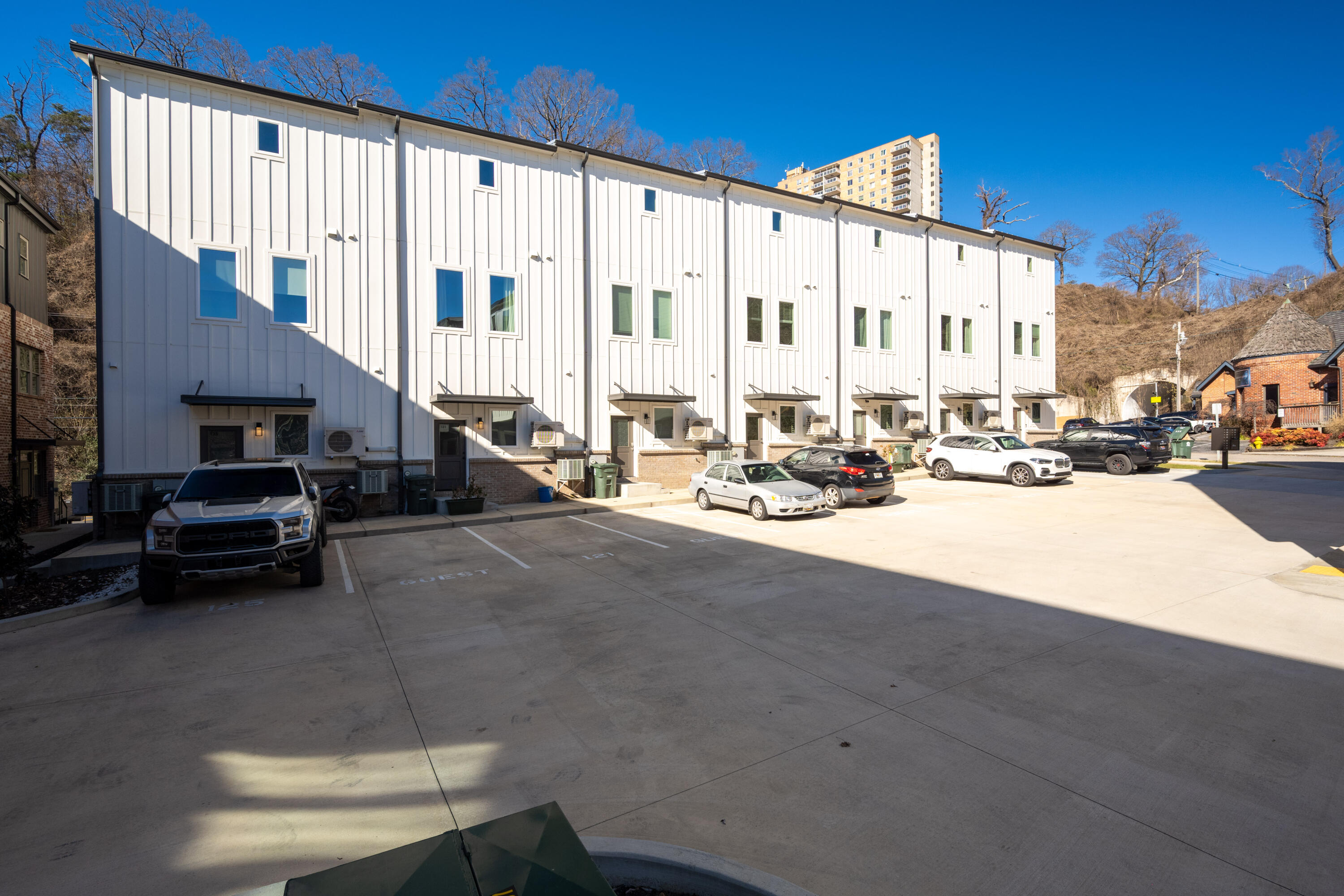 899 Cherokee Boulevard, 101