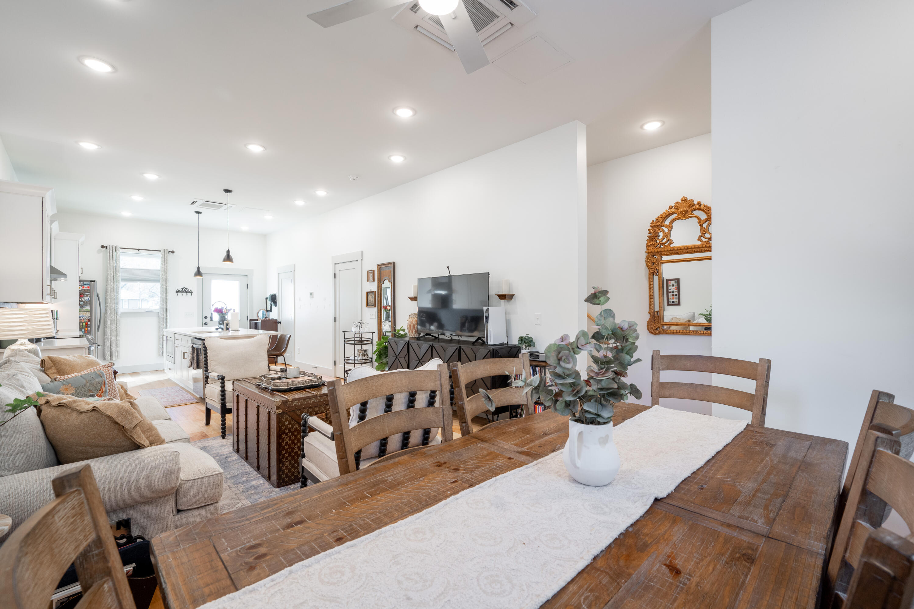 899 Cherokee Boulevard, 101