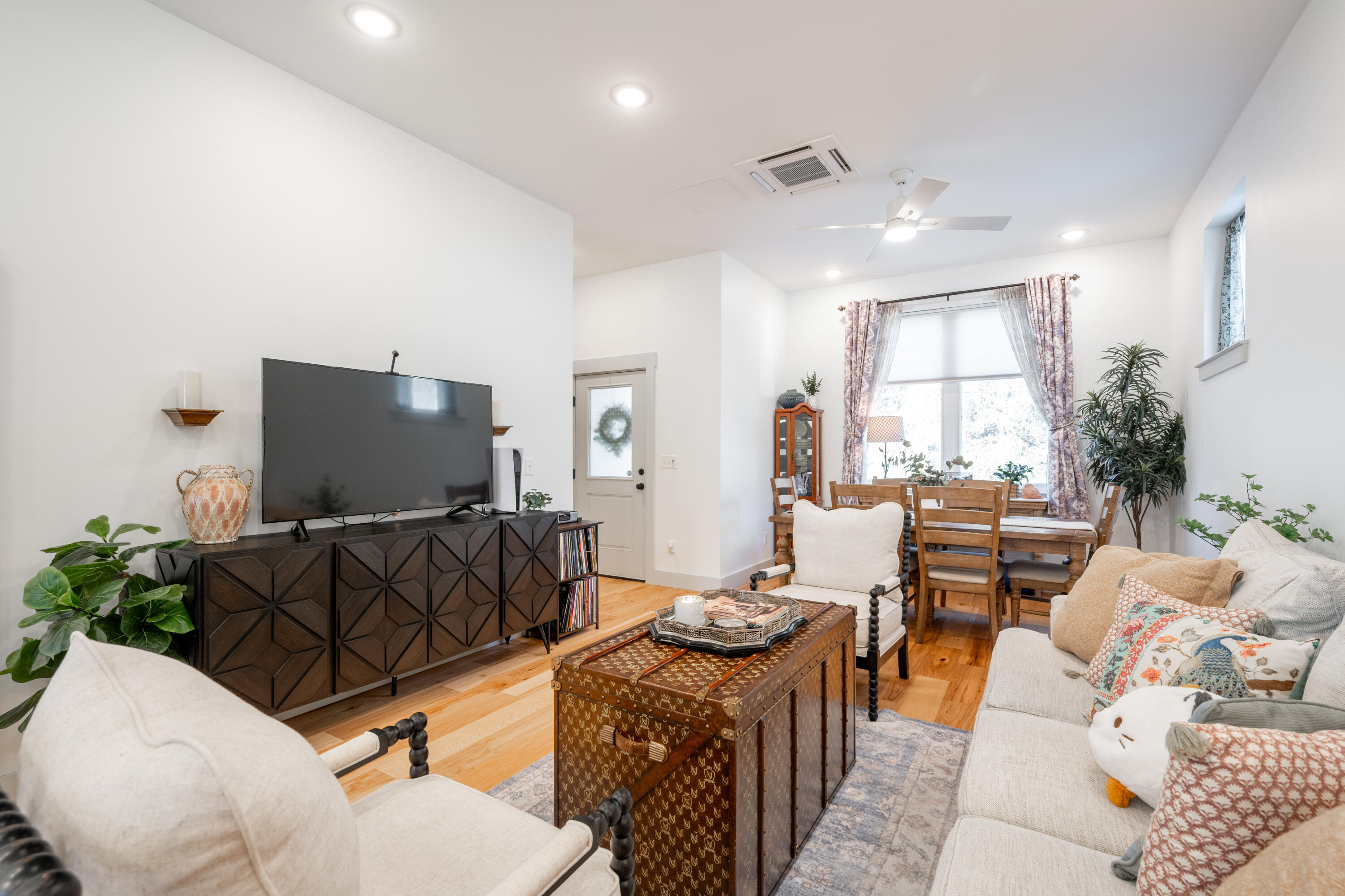 899 Cherokee Boulevard, 101