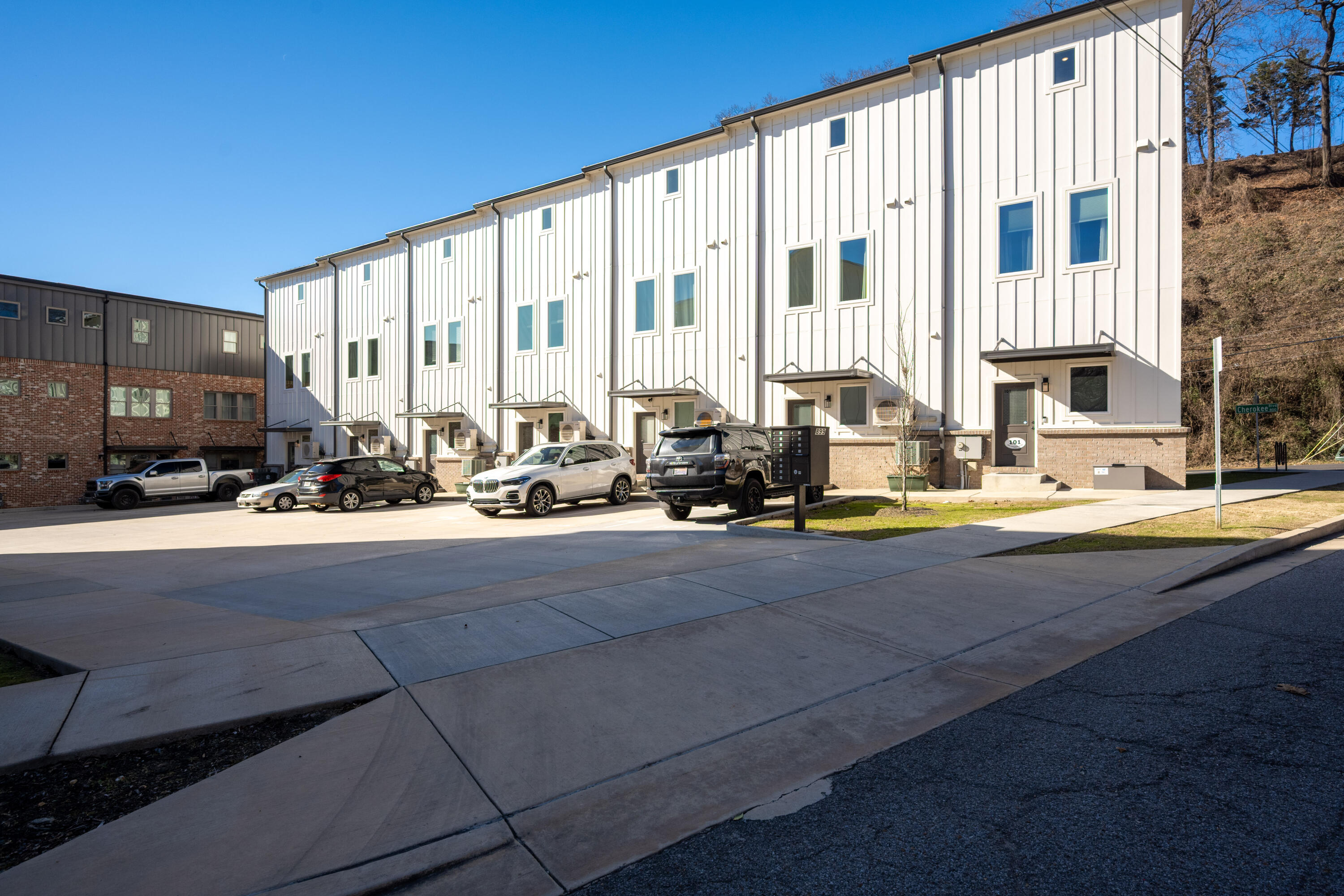 899 Cherokee Boulevard, 101