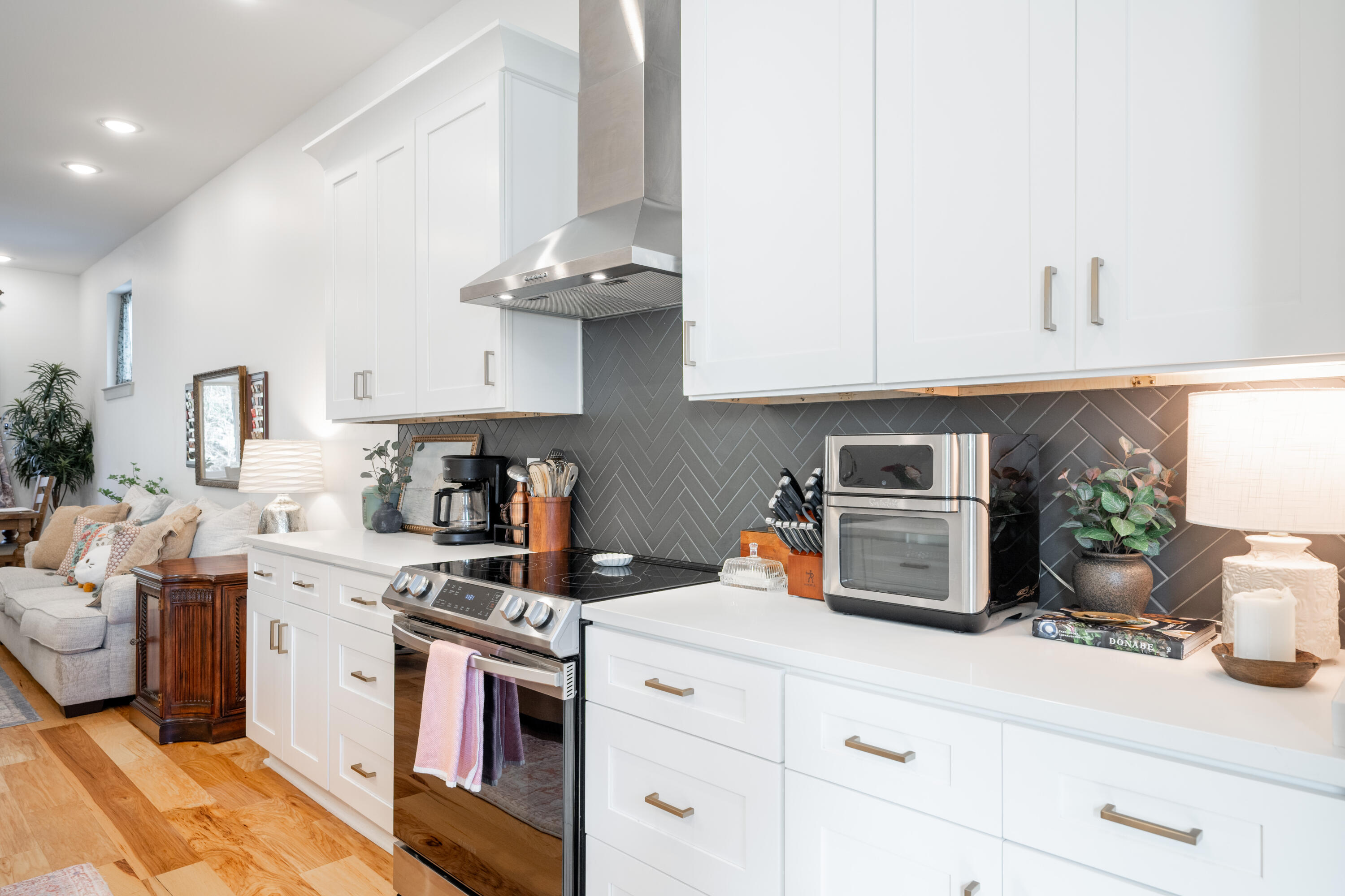 899 Cherokee Boulevard, 101