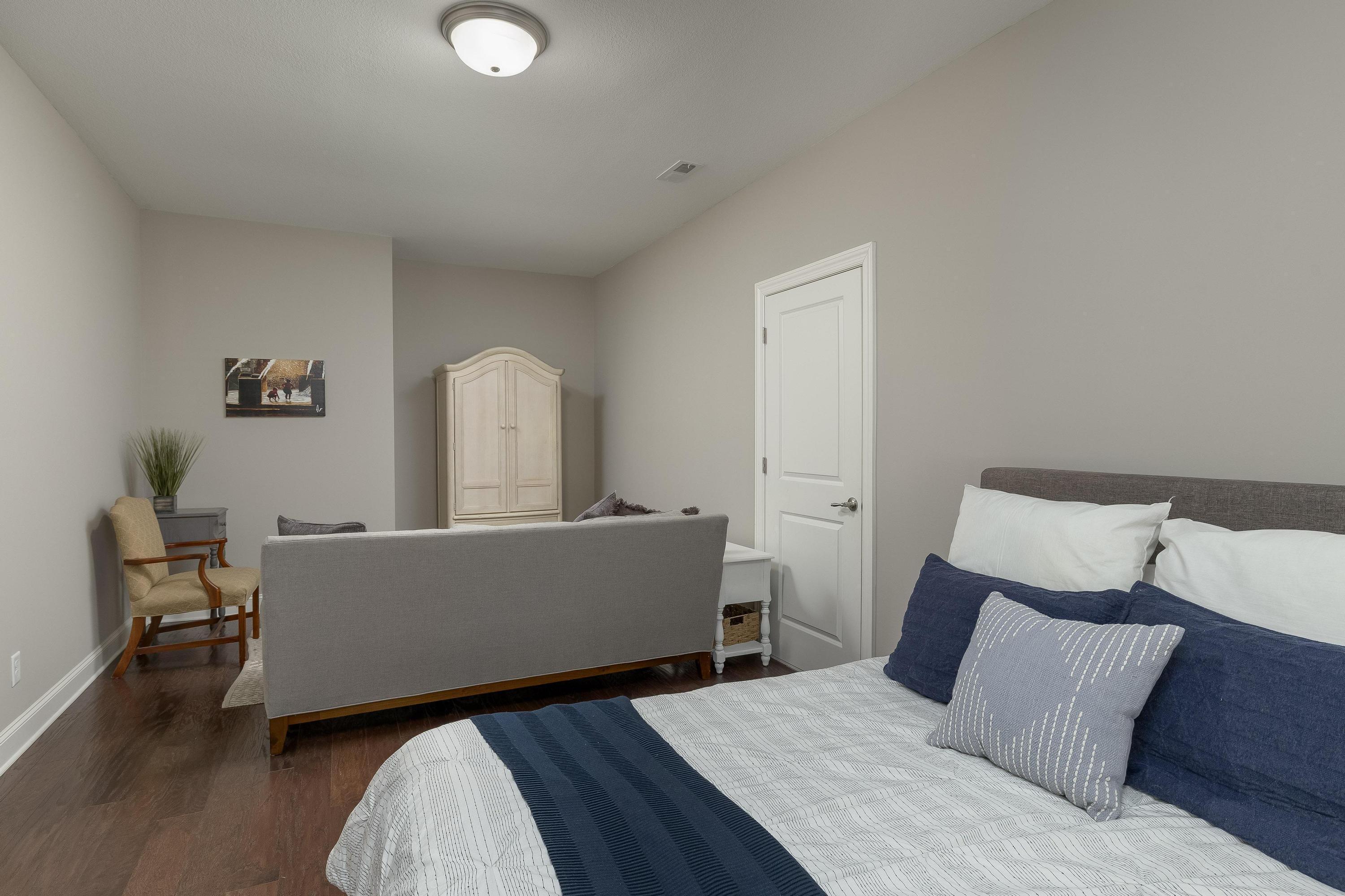 5475 Bungalow Circle