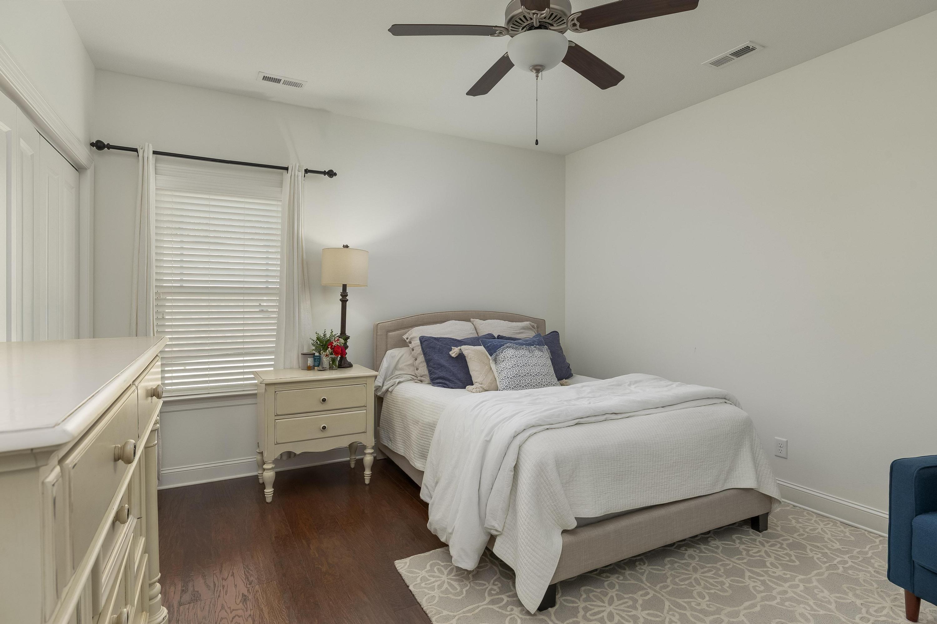 5475 Bungalow Circle