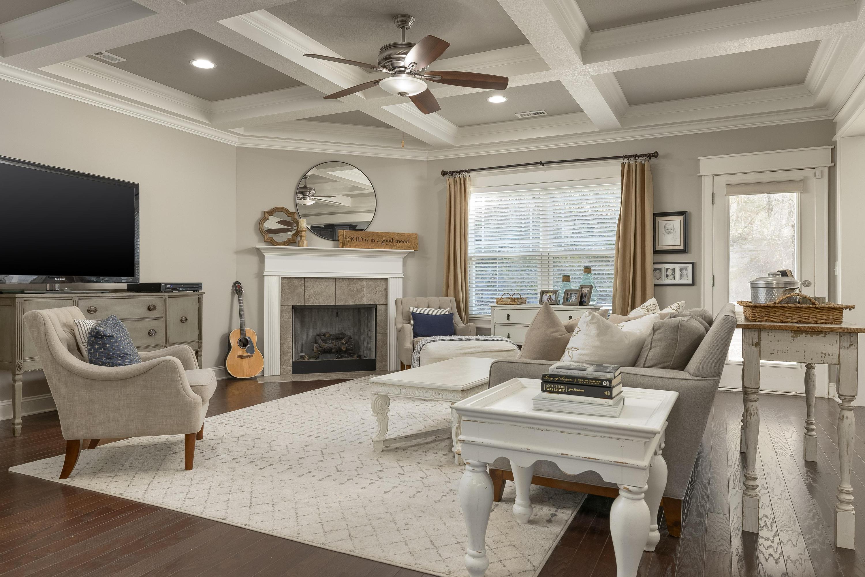 5475 Bungalow Circle