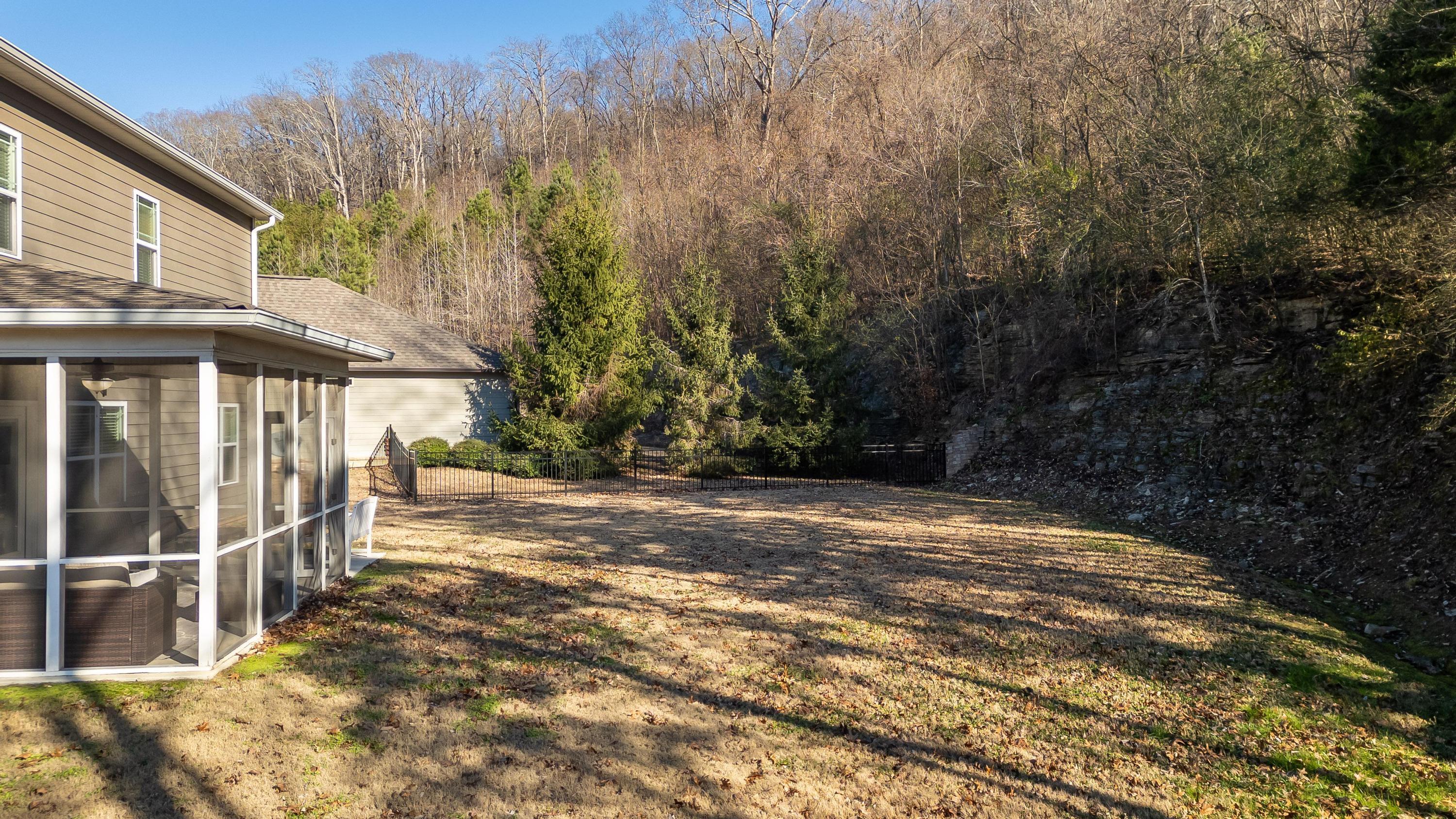 5475 Bungalow Circle