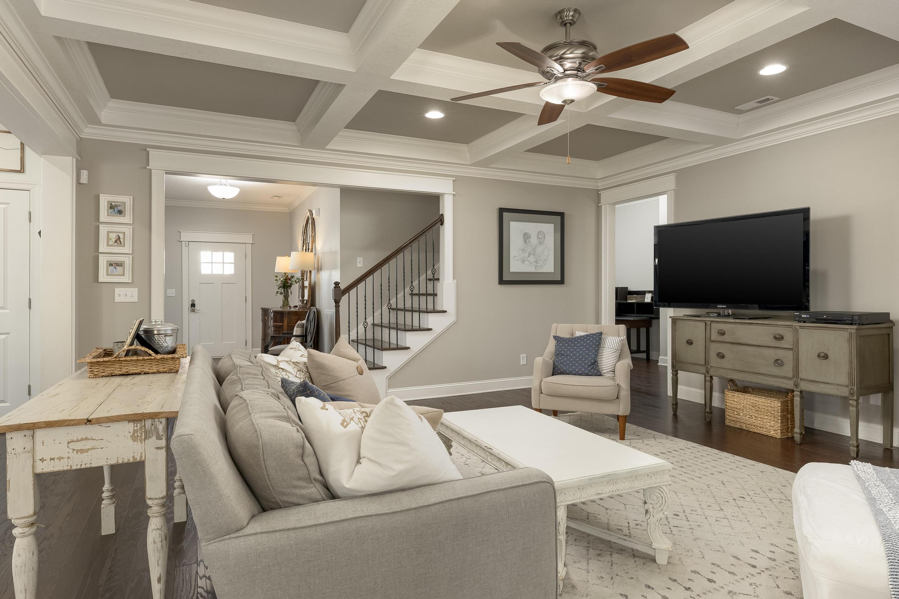 5475 Bungalow Circle