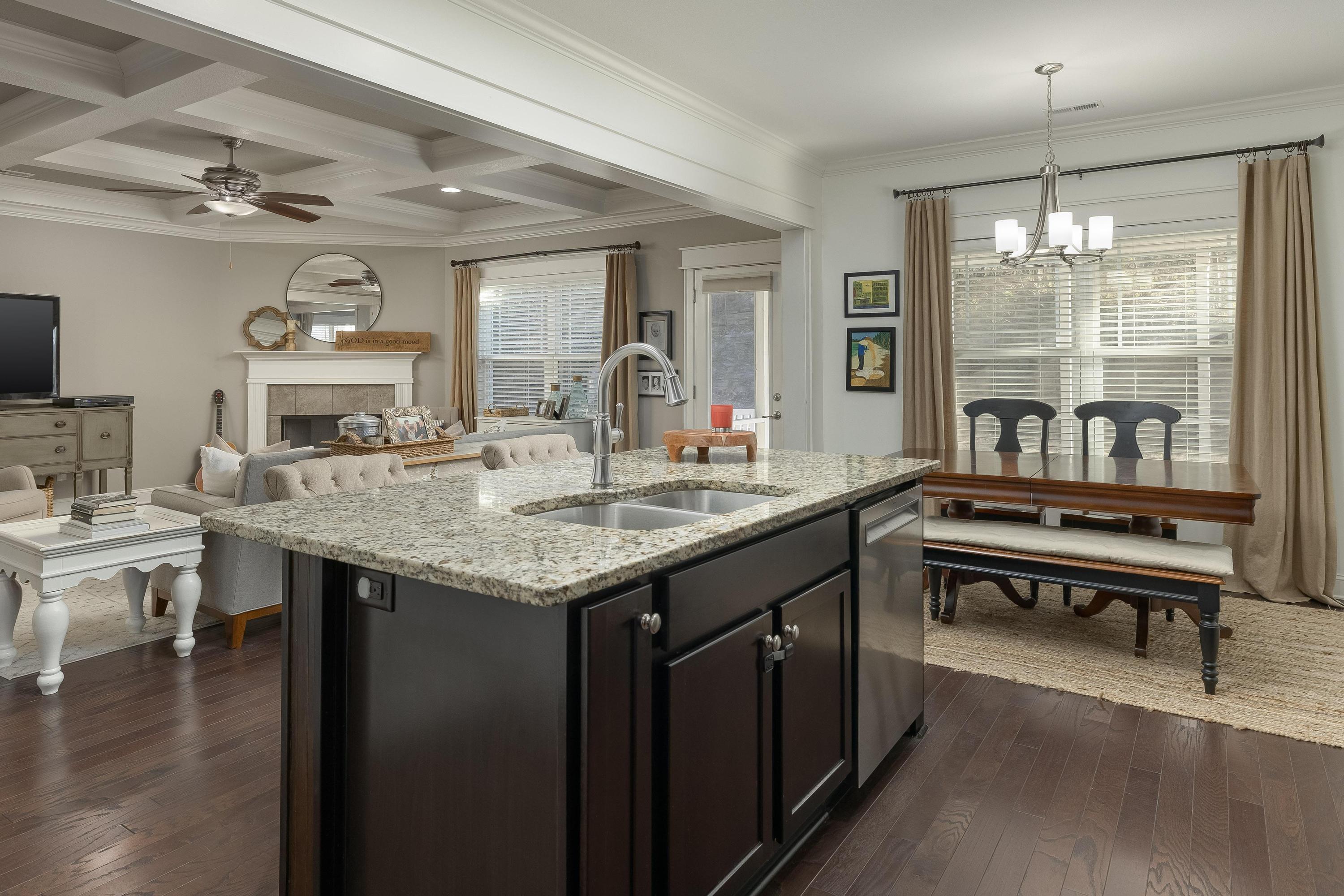 5475 Bungalow Circle