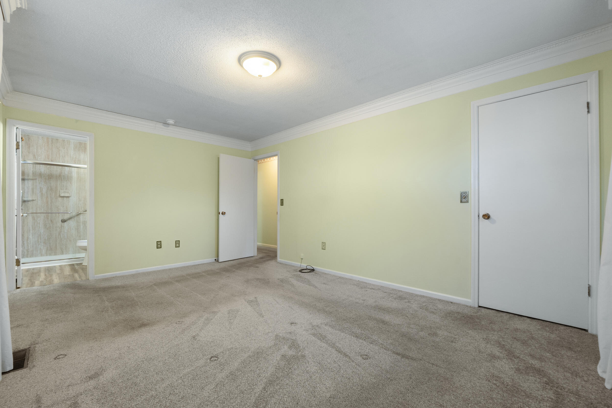 909 Chestnut Wood Lane