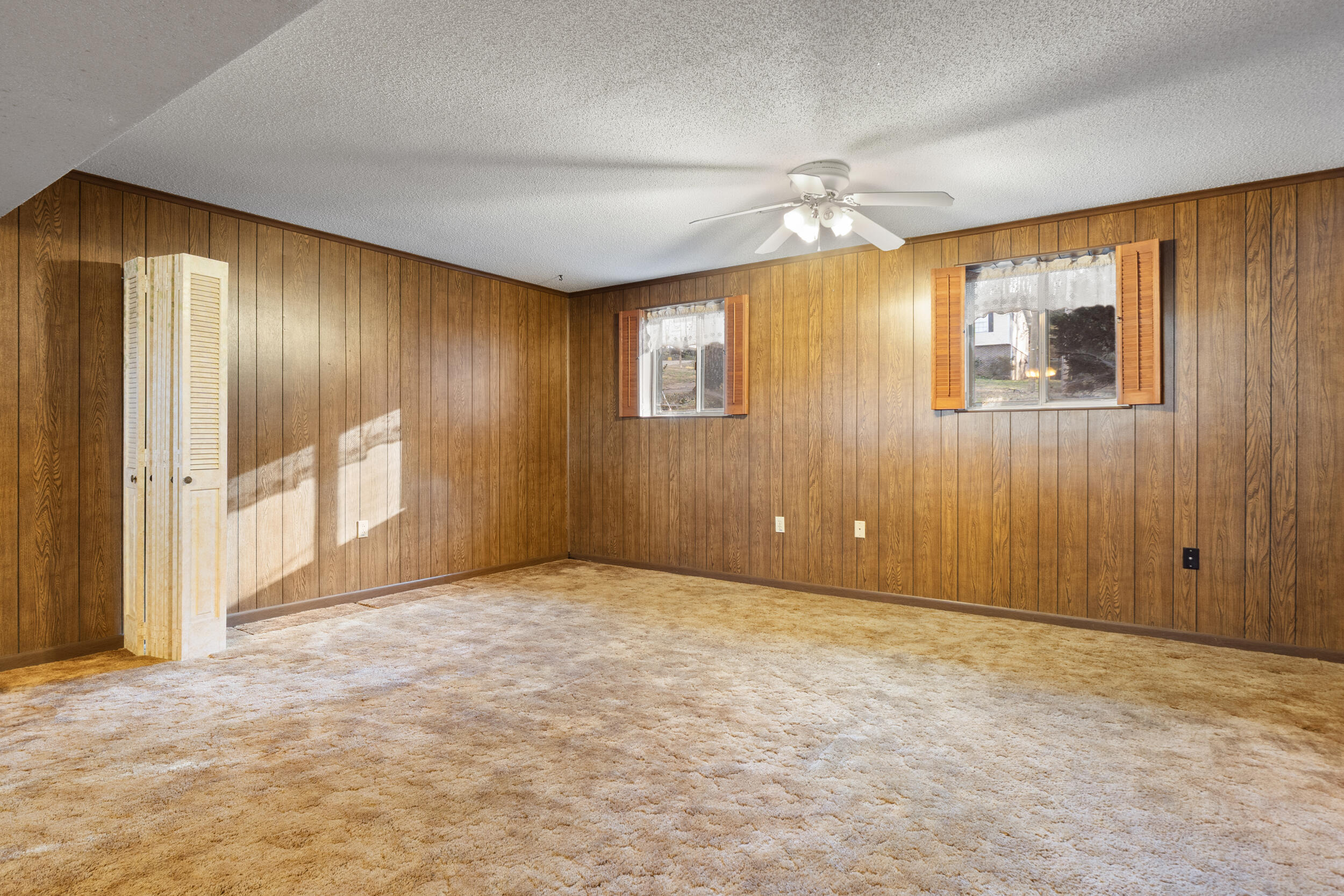 909 Chestnut Wood Lane