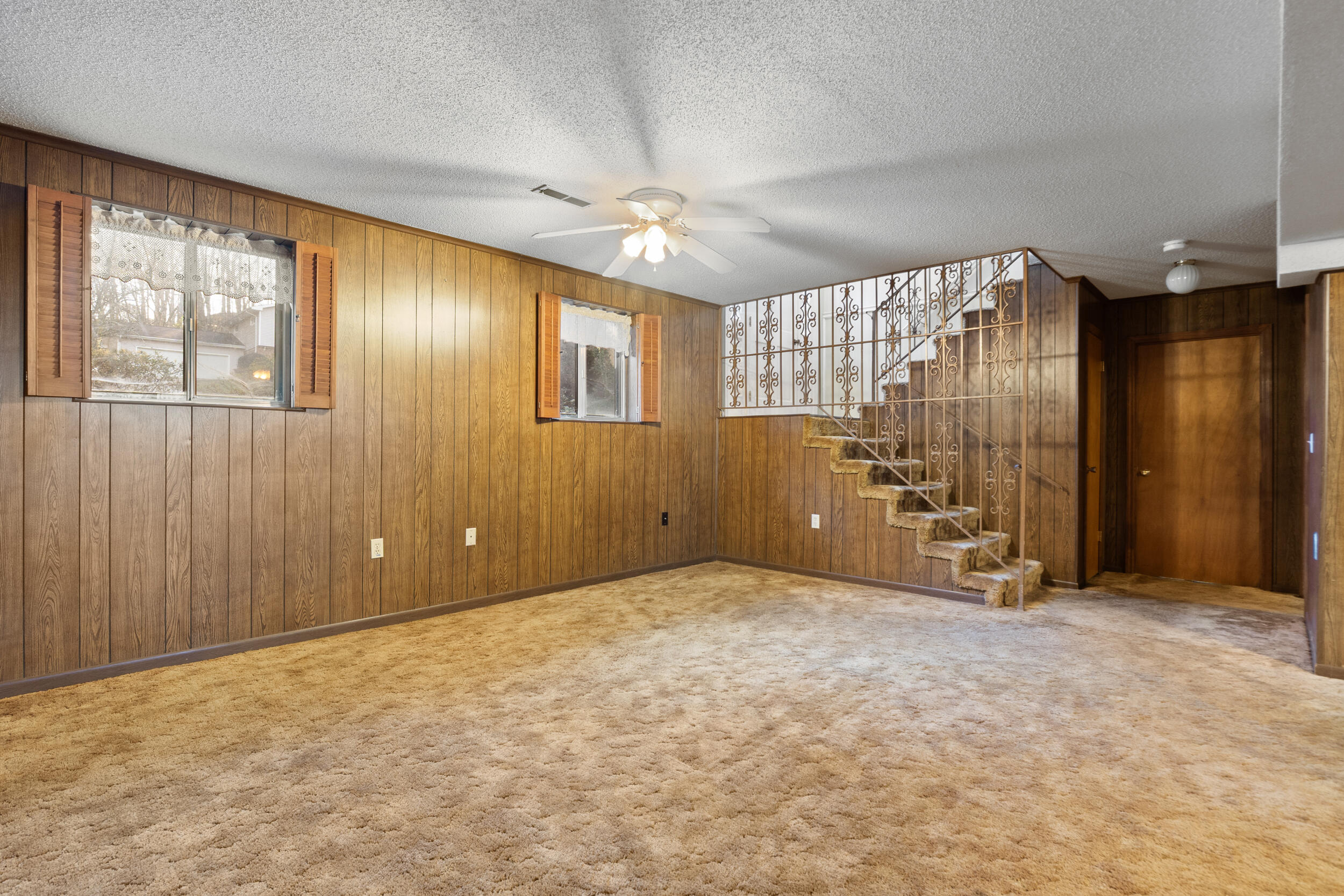 909 Chestnut Wood Lane