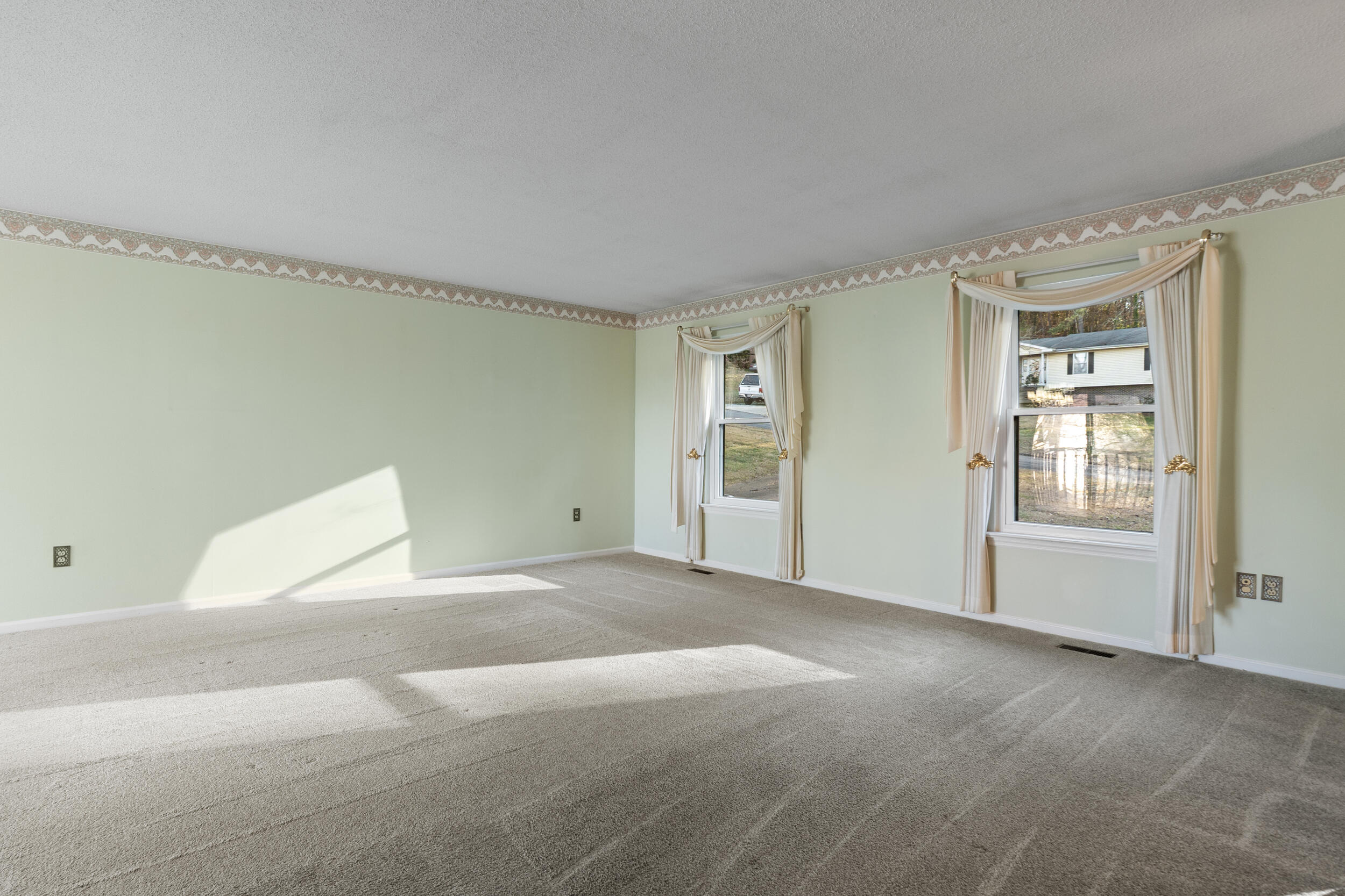 909 Chestnut Wood Lane