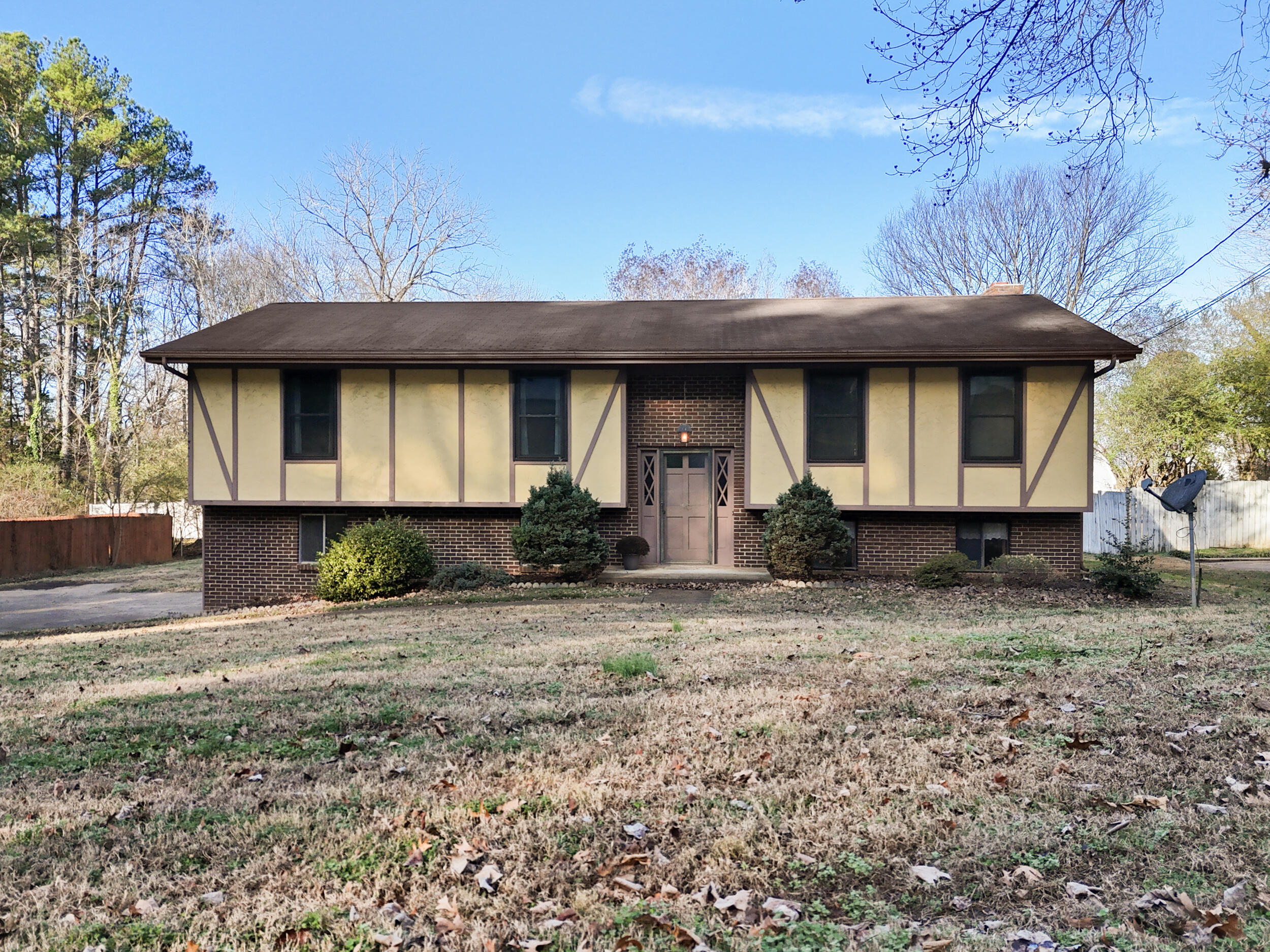 909 Chestnut Wood Lane