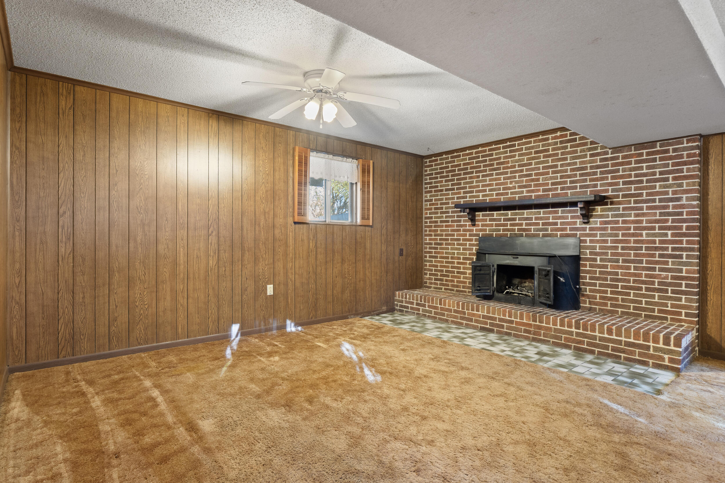 909 Chestnut Wood Lane