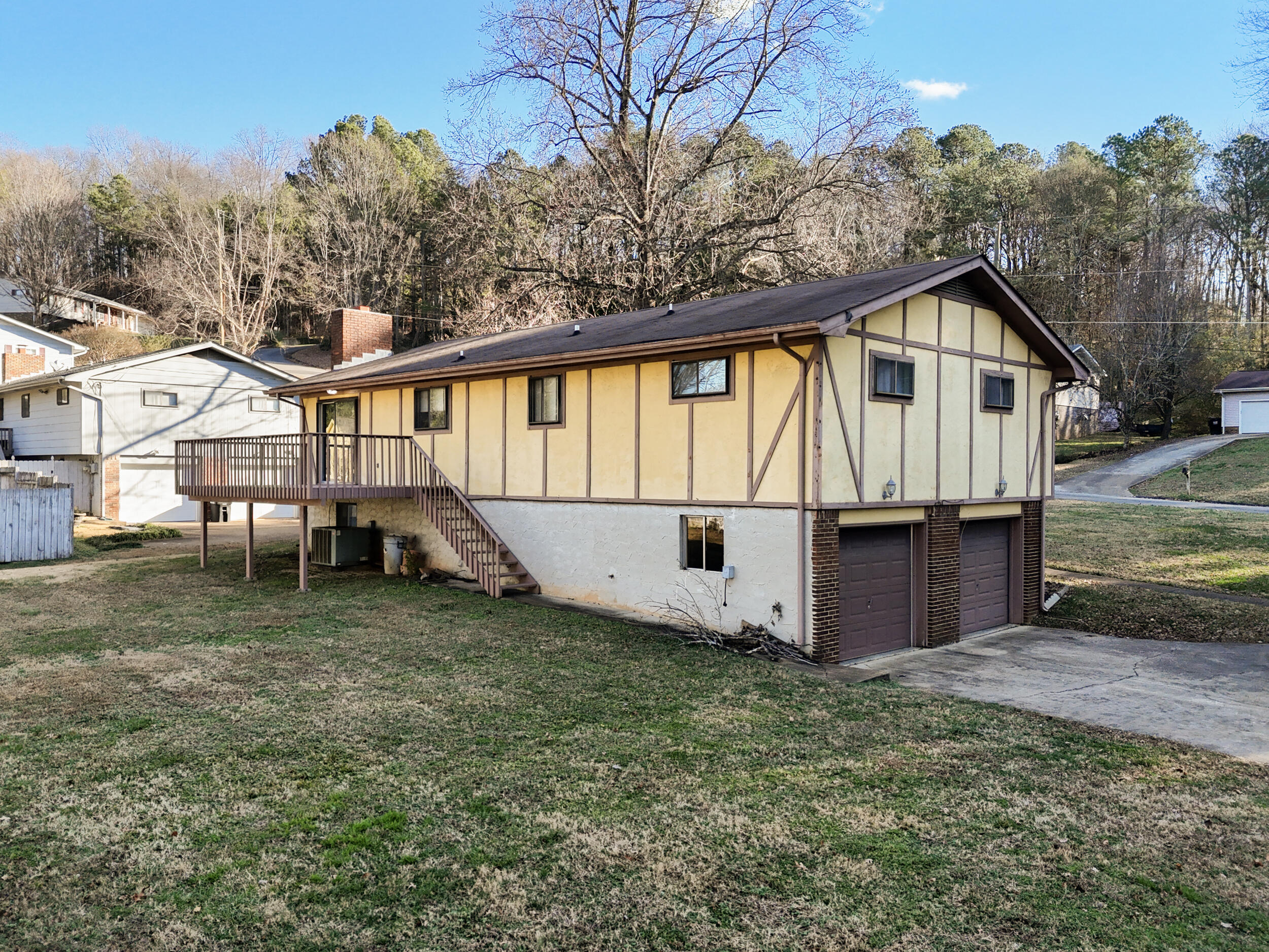 909 Chestnut Wood Lane