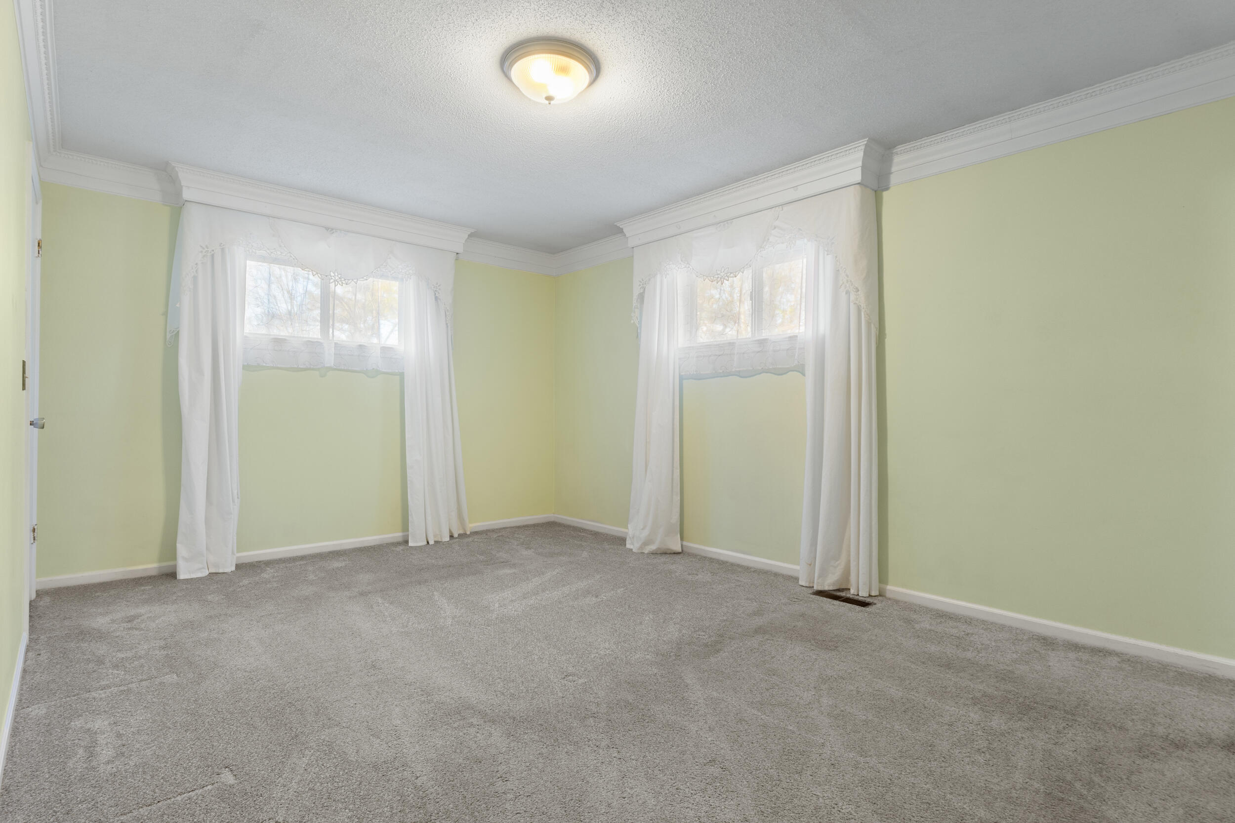 909 Chestnut Wood Lane