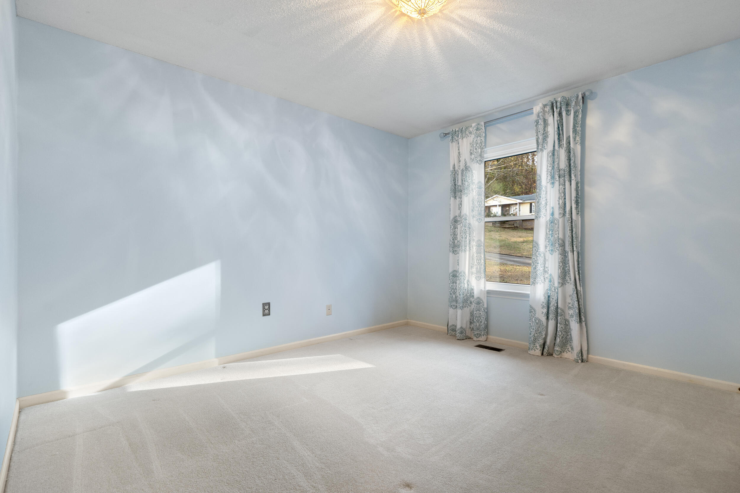 909 Chestnut Wood Lane