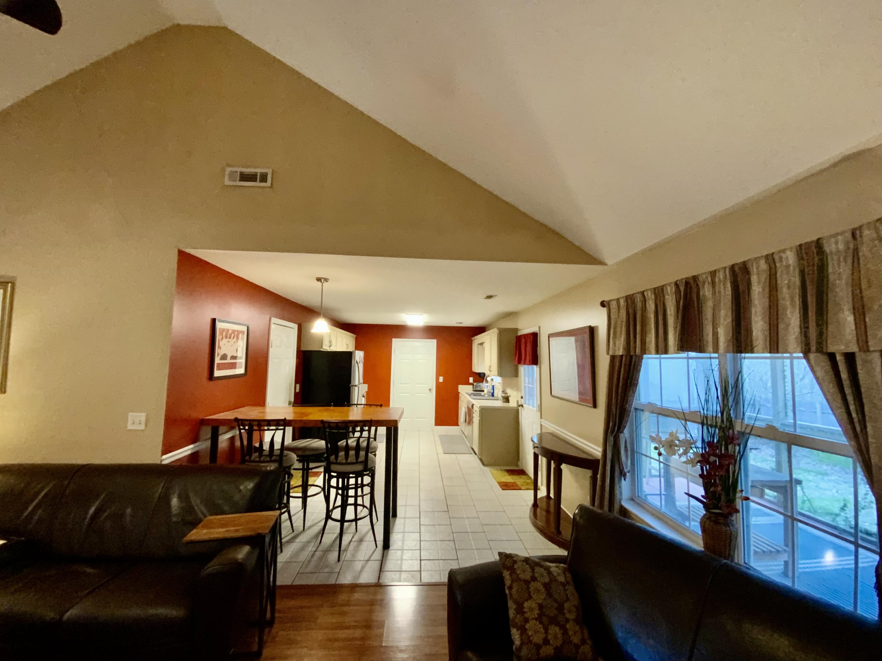 634 N Peppercorn Lane