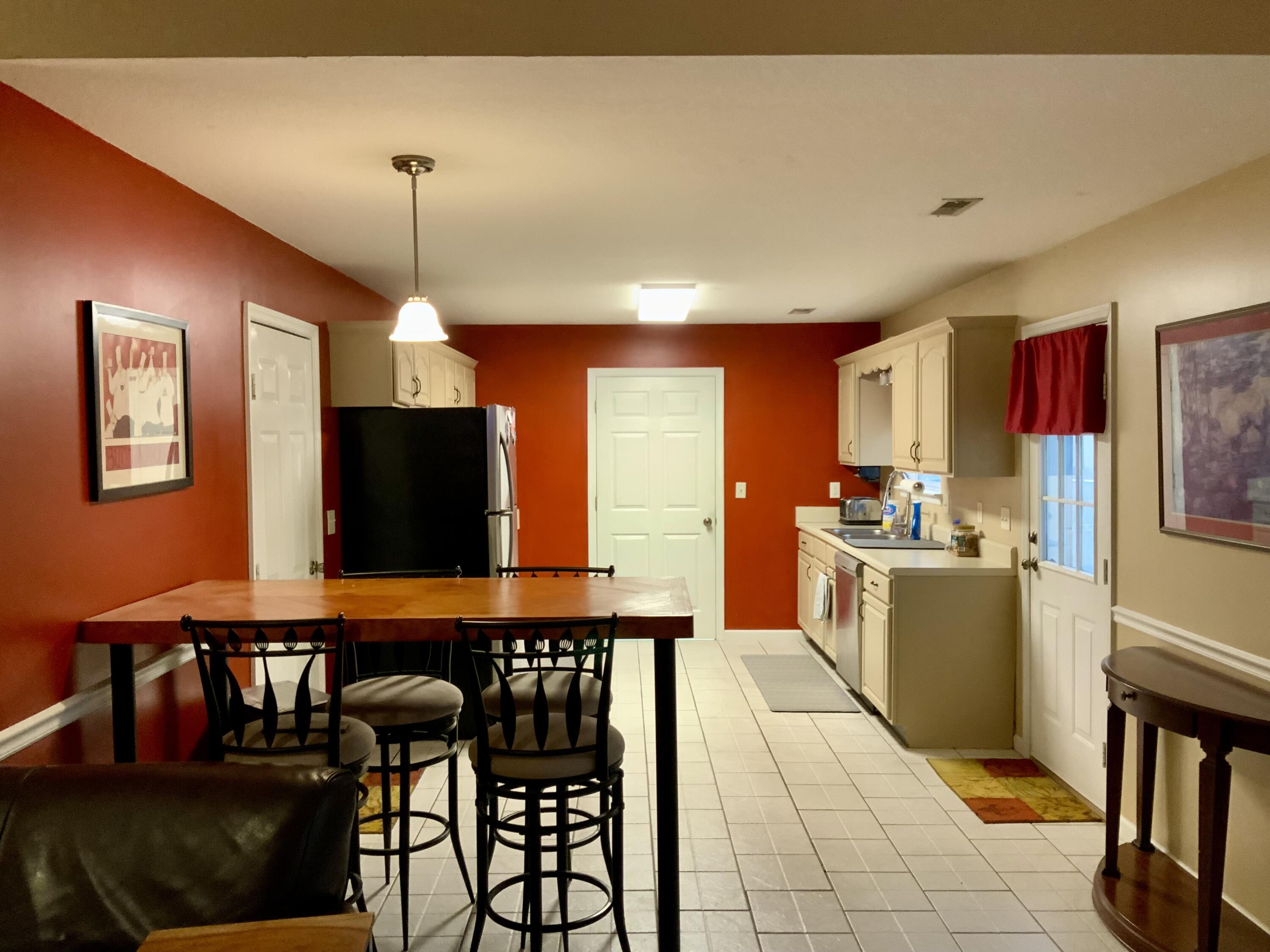 634 N Peppercorn Lane