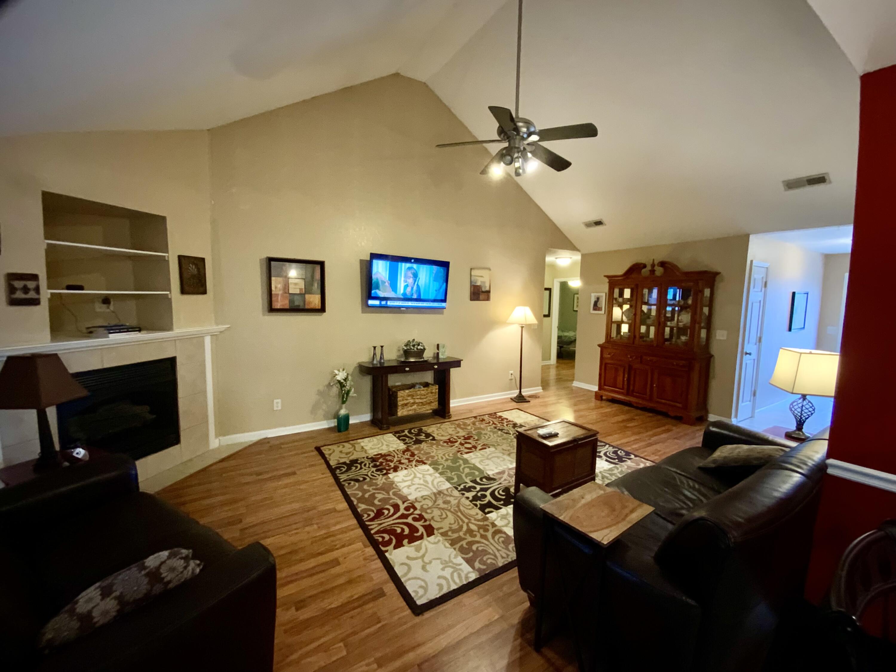 634 N Peppercorn Lane