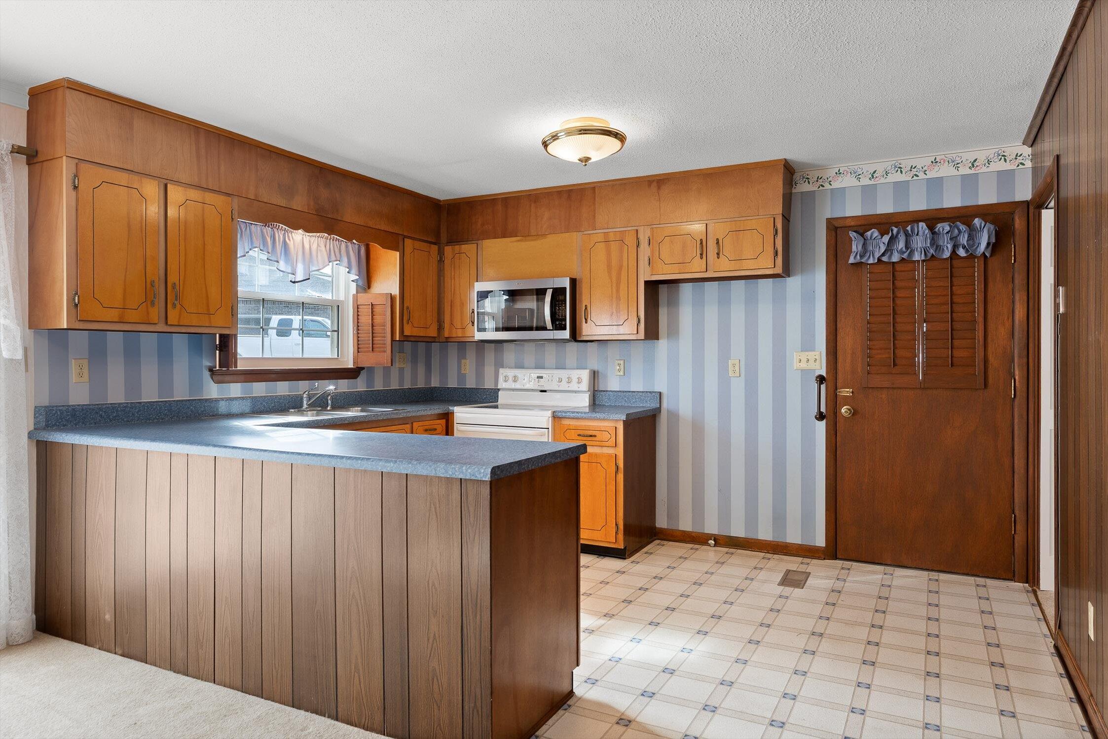 2104 Crown Court Lane