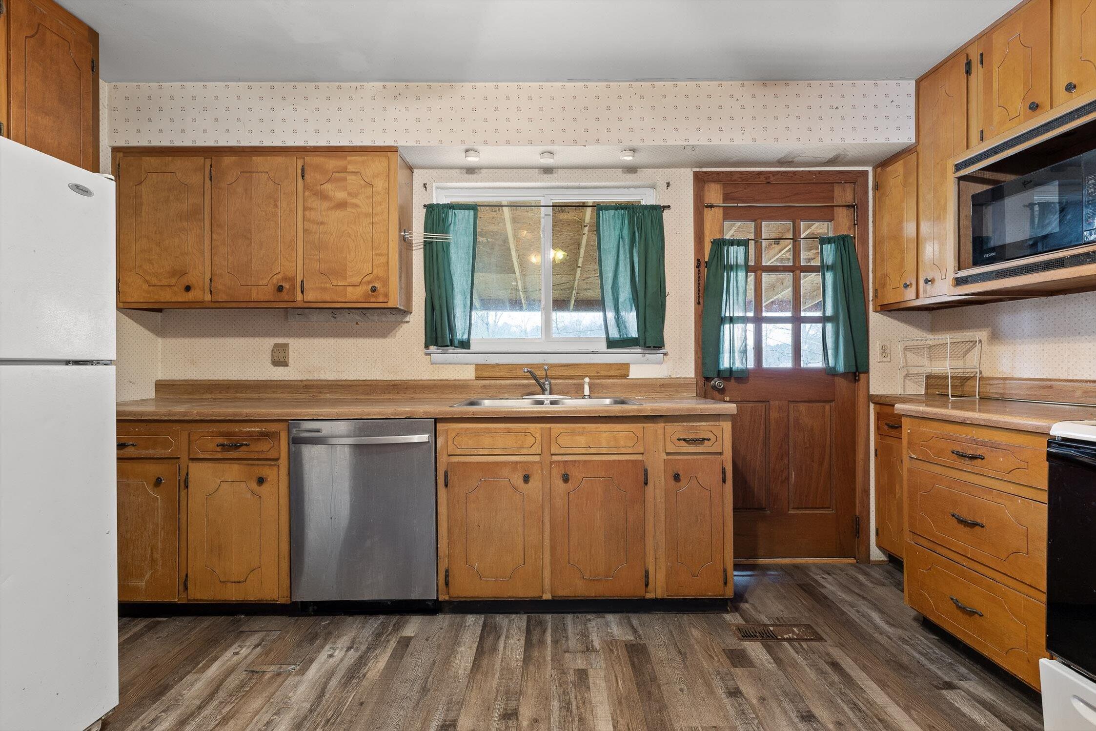 8306 Pine Ridge Road