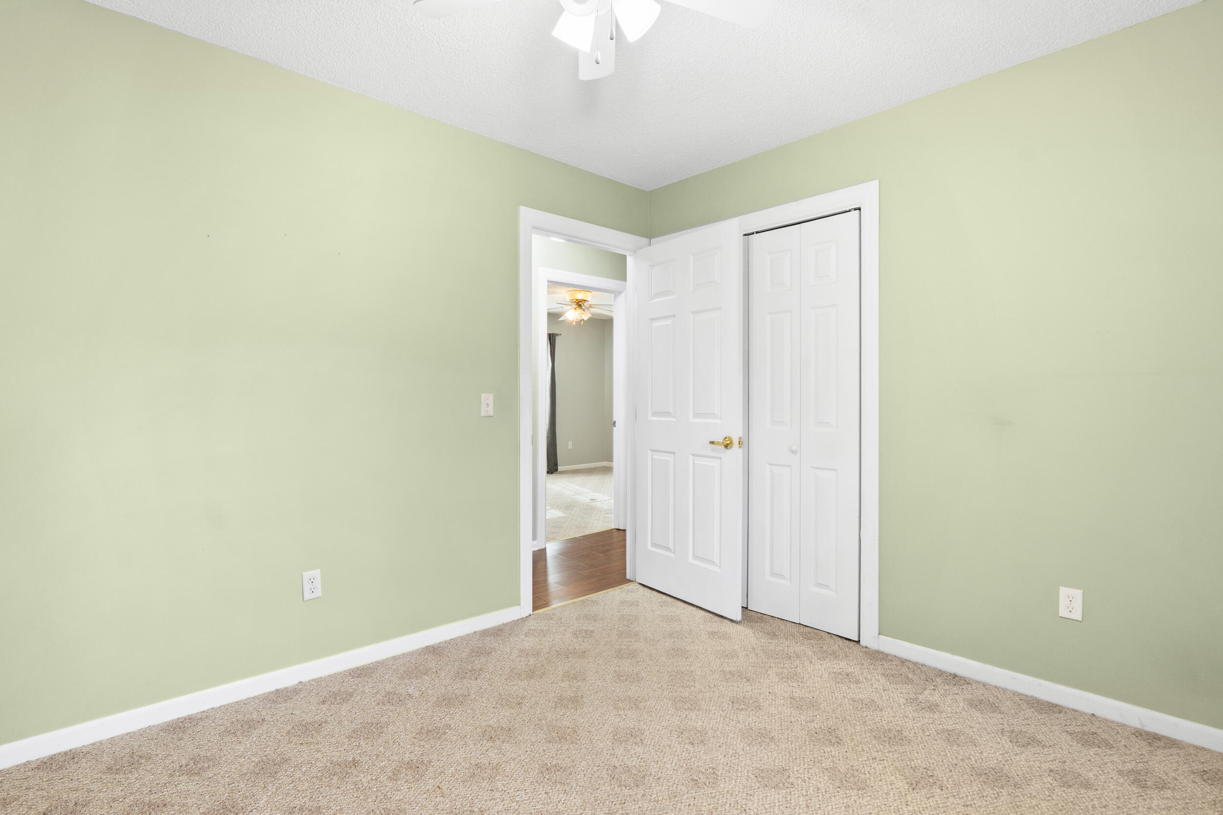 32 Oak Shadows Drive