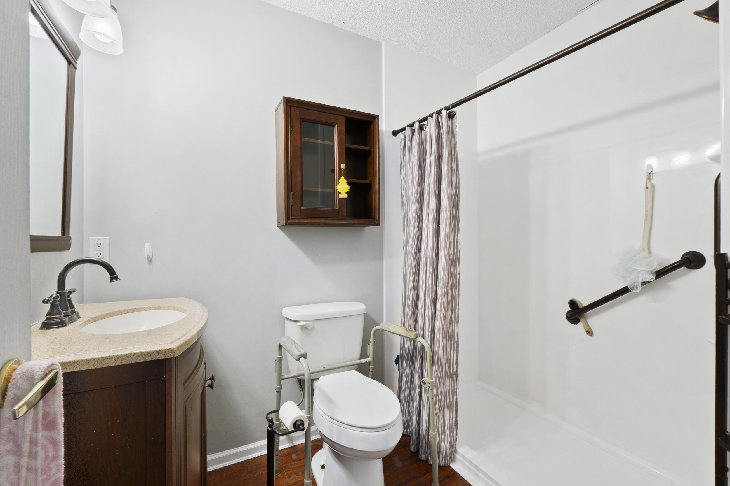 32 Oak Shadows Drive