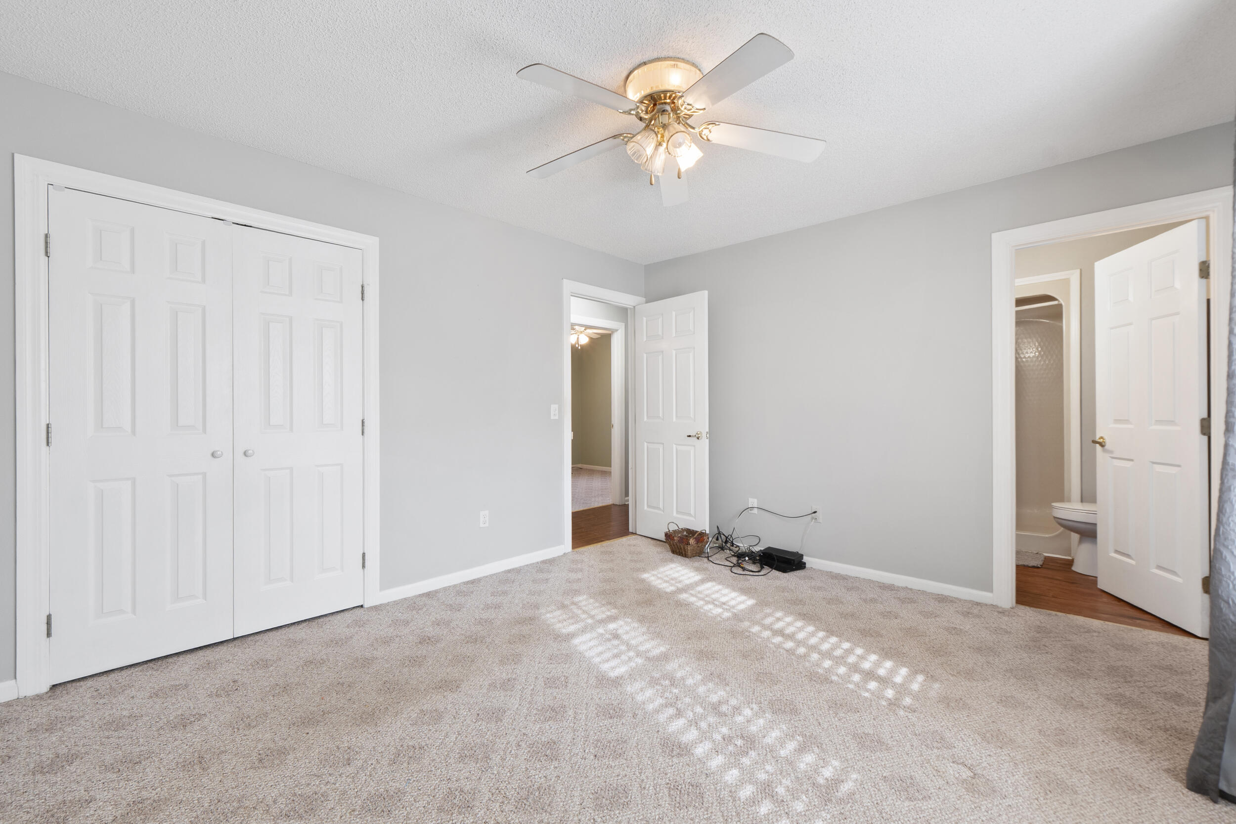 32 Oak Shadows Drive