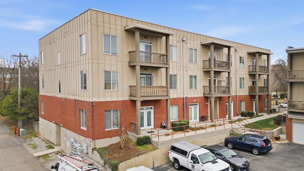 817 Flynn Street, 106