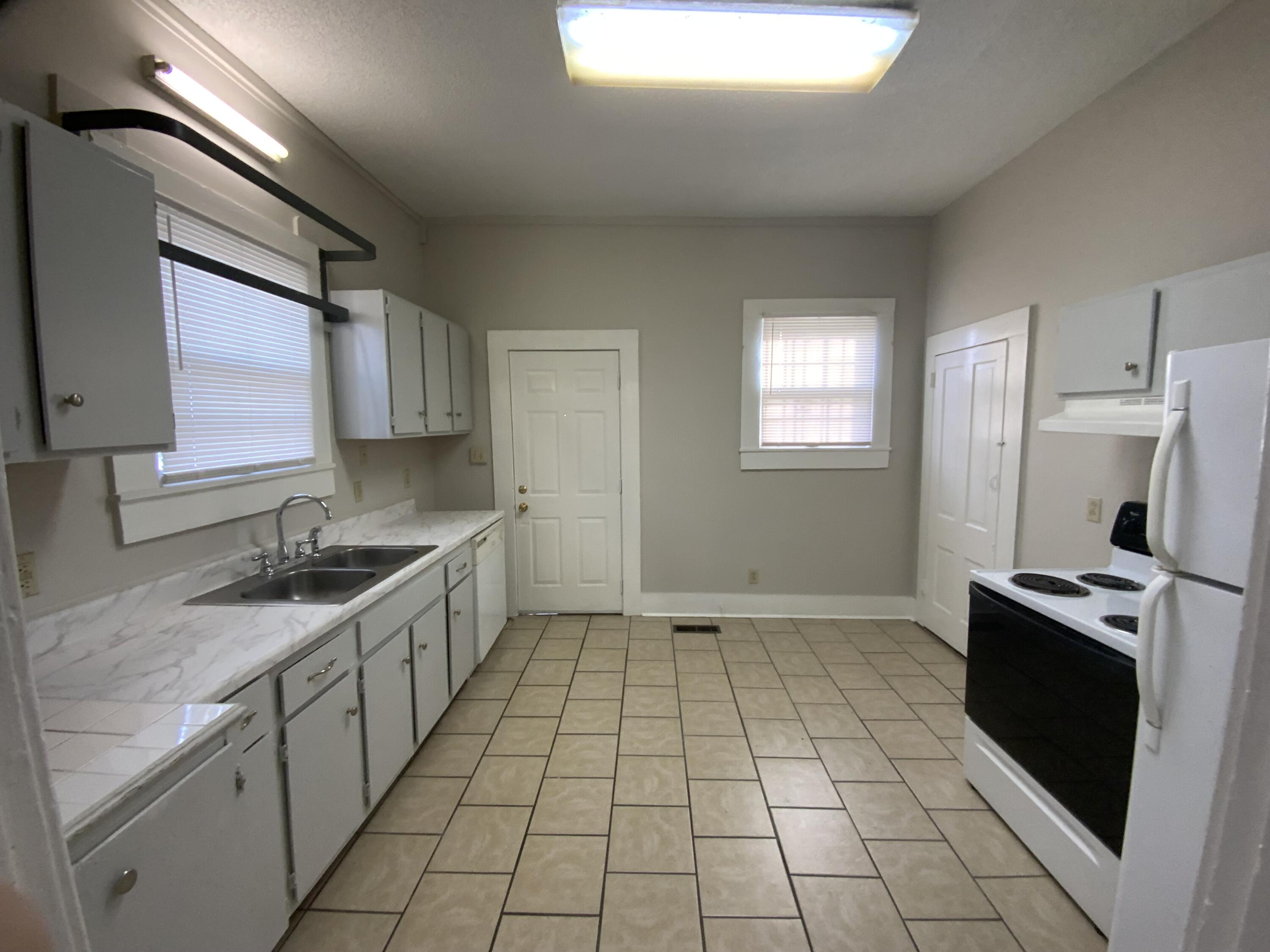 900 S Greenwood Avenue