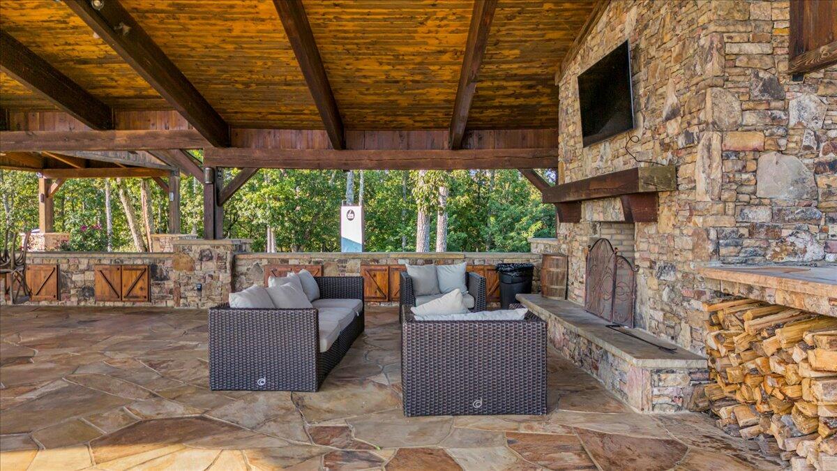 1115 River Bluffs Drive
