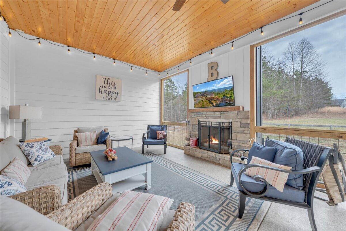 1115 River Bluffs Drive