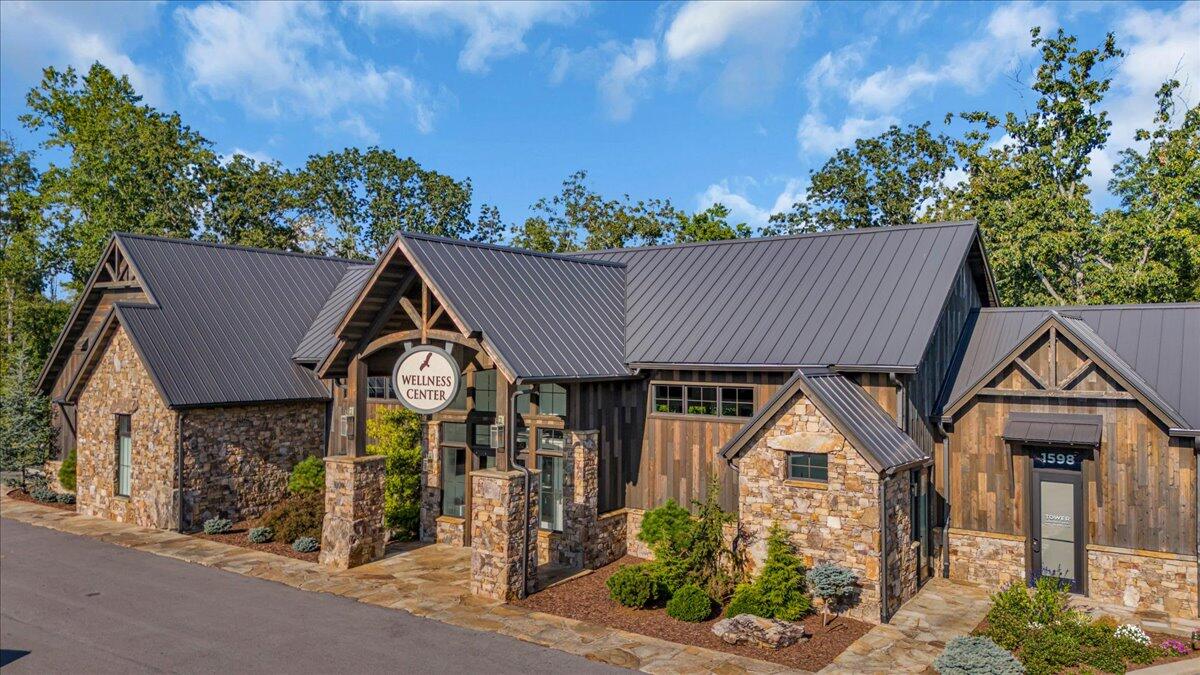 1115 River Bluffs Drive