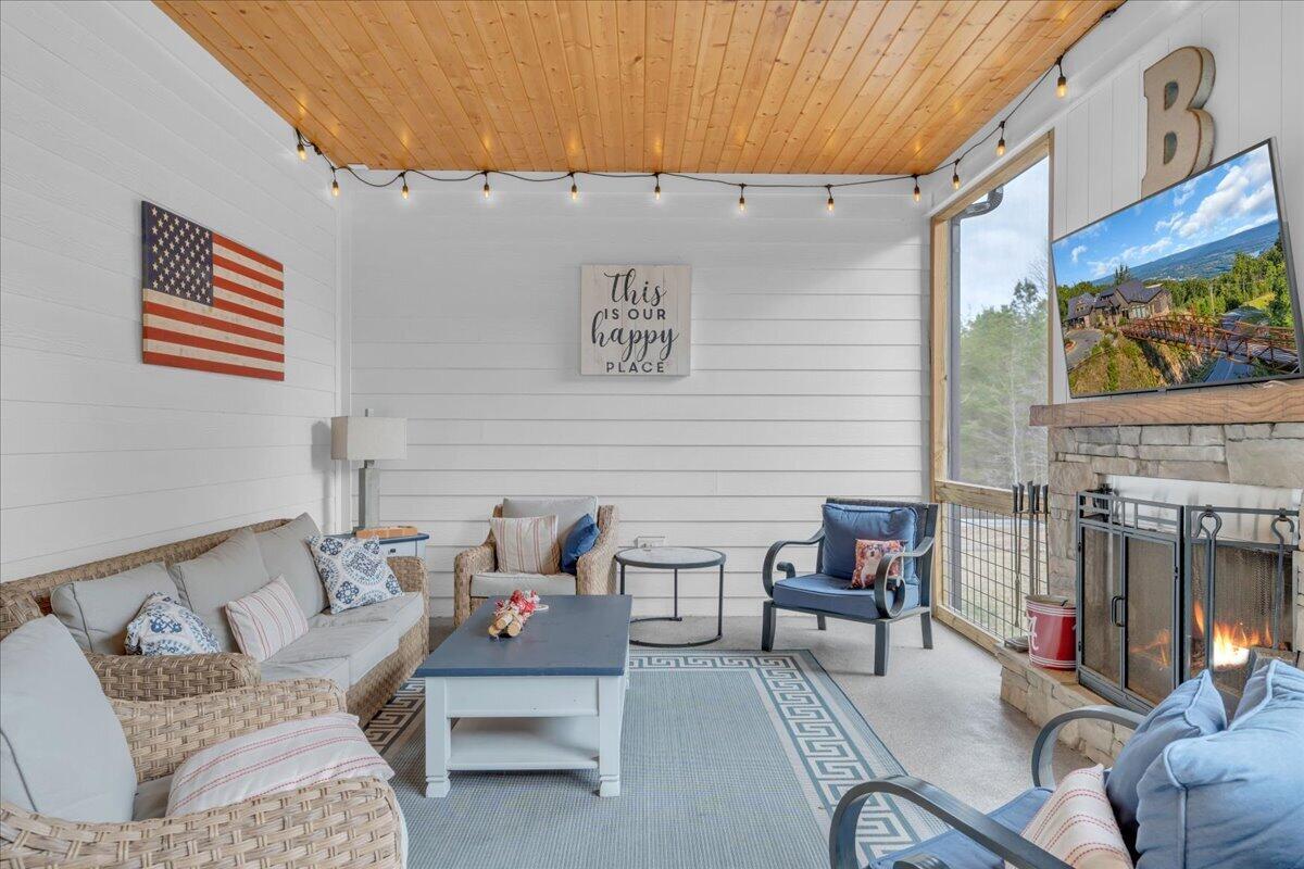 1115 River Bluffs Drive